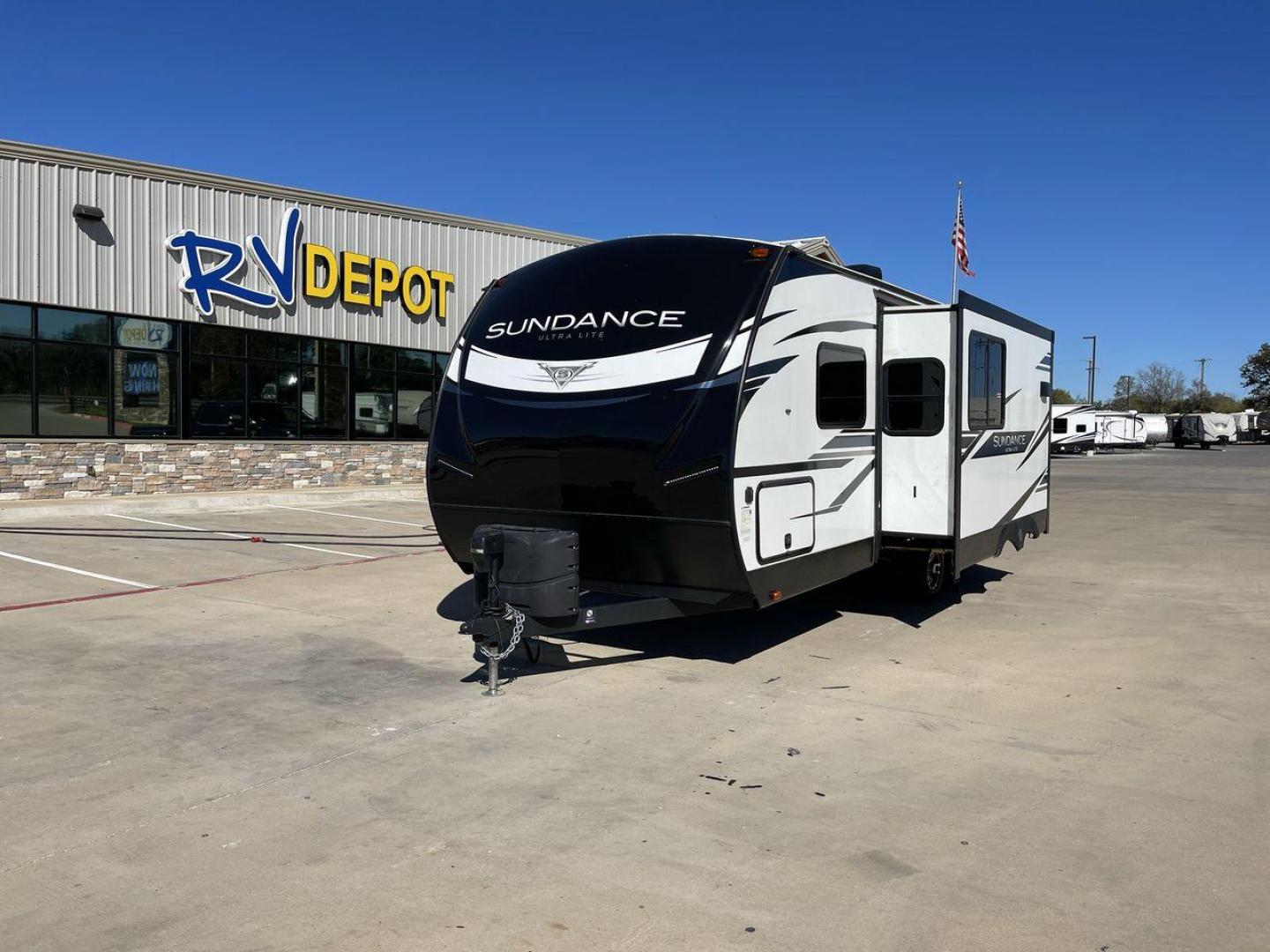 2021 HEARTLAND SUNDANCE 231ML (5SFSB2726ME) , Length: 26.92 ft. | Dry Weight: 5,090 lbs | Gross Weight: 7,532 lbs | Slides: 1 transmission, located at 4319 N Main Street, Cleburne, TX, 76033, (817) 221-0660, 32.435829, -97.384178 - Photo#0