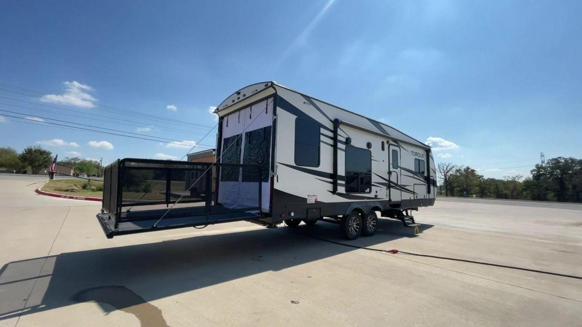 2021 HEARTLAND TORQUE 274 (5SFCB312XME) , Length: 30.92 ft | Dry Weight: 8,000 lbs. lbs | Gross Weight: 12,800 lbs | Slides: 1 transmission, located at 4319 N Main Street, Cleburne, TX, 76033, (817) 221-0660, 32.435829, -97.384178 - Here are several reasons to buy this RV: (1) It features Azdel-laminate sidewalls. These are resistant walls that will increase the life of your RV. (2) Swift space work station for quick, convenient pull-out dresser work station (3) Smooth ride suspension. This includes e-rated tires, EZ Flex su - Photo#1