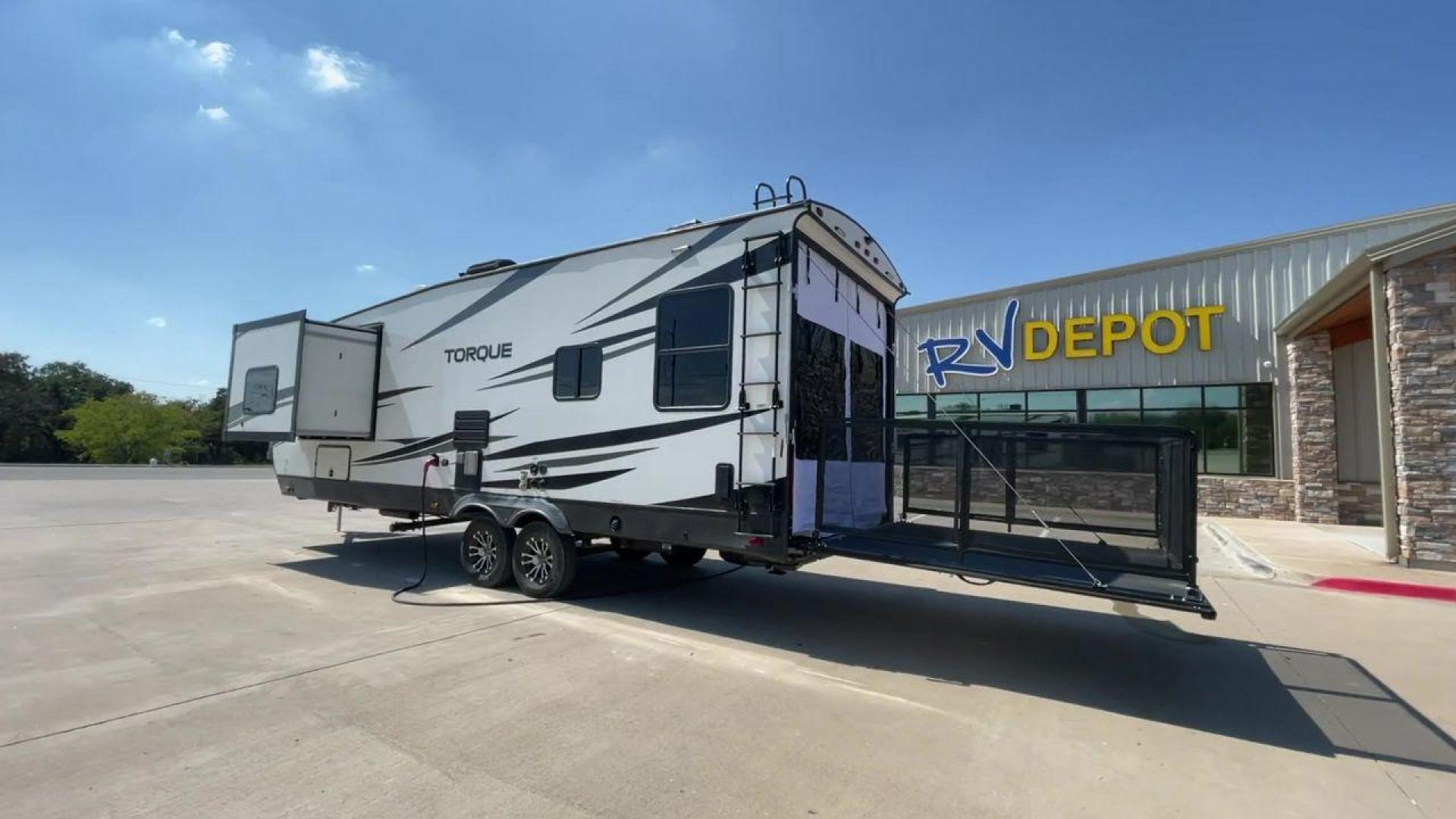 2021 HEARTLAND TORQUE 274 (5SFCB312XME) , Length: 30.92 ft | Dry Weight: 8,000 lbs. lbs | Gross Weight: 12,800 lbs | Slides: 1 transmission, located at 4319 N Main Street, Cleburne, TX, 76033, (817) 221-0660, 32.435829, -97.384178 - Here are several reasons to buy this RV: (1) It features Azdel-laminate sidewalls. These are resistant walls that will increase the life of your RV. (2) Swift space work station for quick, convenient pull-out dresser work station (3) Smooth ride suspension. This includes e-rated tires, EZ Flex su - Photo#7