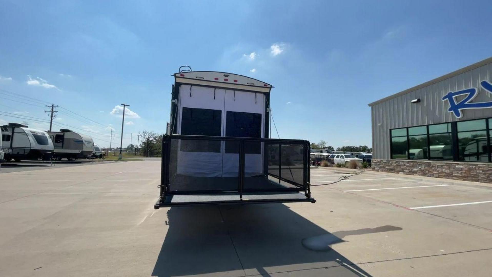 2021 HEARTLAND TORQUE 274 (5SFCB312XME) , Length: 30.92 ft | Dry Weight: 8,000 lbs. lbs | Gross Weight: 12,800 lbs | Slides: 1 transmission, located at 4319 N Main Street, Cleburne, TX, 76033, (817) 221-0660, 32.435829, -97.384178 - Here are several reasons to buy this RV: (1) It features Azdel-laminate sidewalls. These are resistant walls that will increase the life of your RV. (2) Swift space work station for quick, convenient pull-out dresser work station (3) Smooth ride suspension. This includes e-rated tires, EZ Flex su - Photo#8