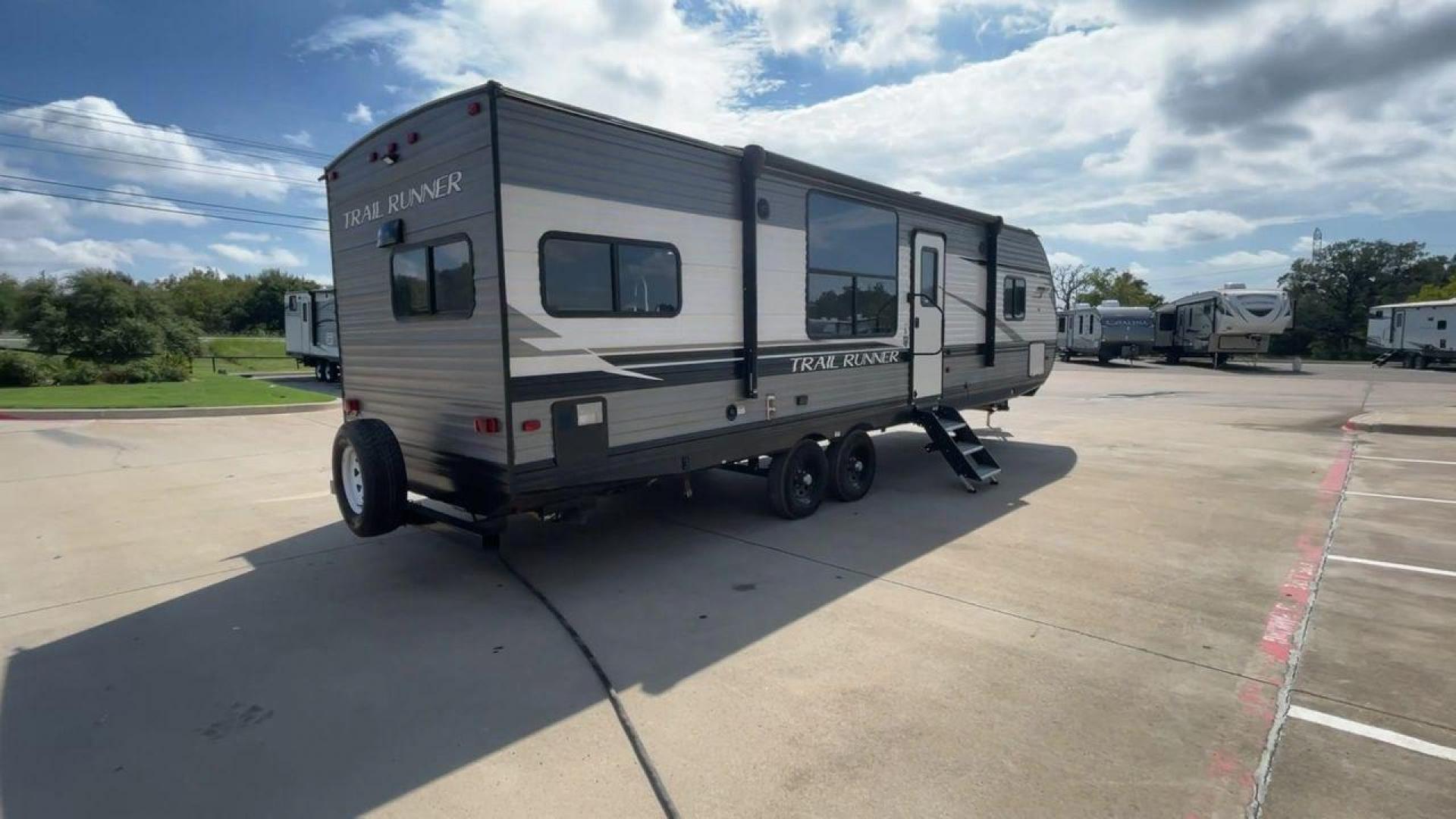 2021 HEARTLAND TRAIL RUNNER 27RKS (5SFEB3423ME) , Length: 32.1 ft. | Dry Weight: 6,392 lbs | Gross Weight: 9,574 lbs | Slides: 1 transmission, located at 4319 N Main Street, Cleburne, TX, 76033, (817) 221-0660, 32.435829, -97.384178 - Photo#1