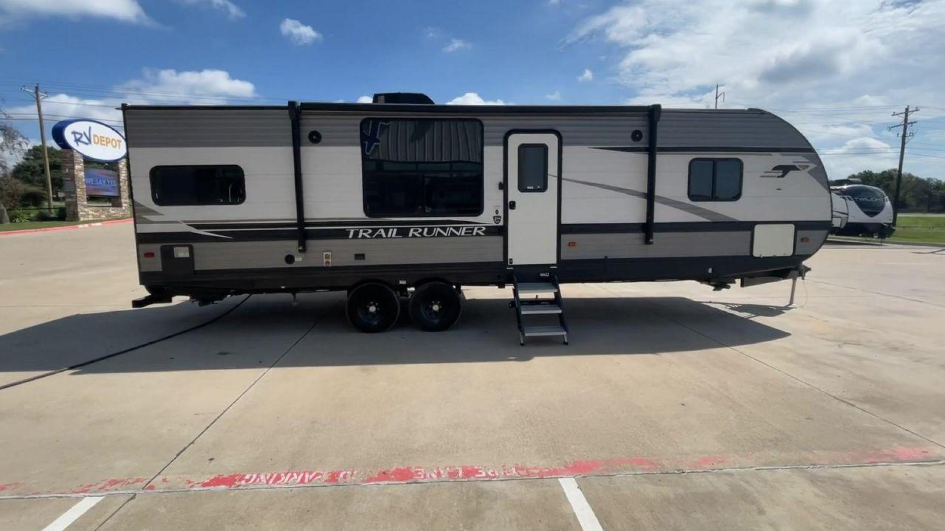 2021 HEARTLAND TRAIL RUNNER 27RKS (5SFEB3423ME) , Length: 32.1 ft. | Dry Weight: 6,392 lbs | Gross Weight: 9,574 lbs | Slides: 1 transmission, located at 4319 N Main Street, Cleburne, TX, 76033, (817) 221-0660, 32.435829, -97.384178 - Photo#2