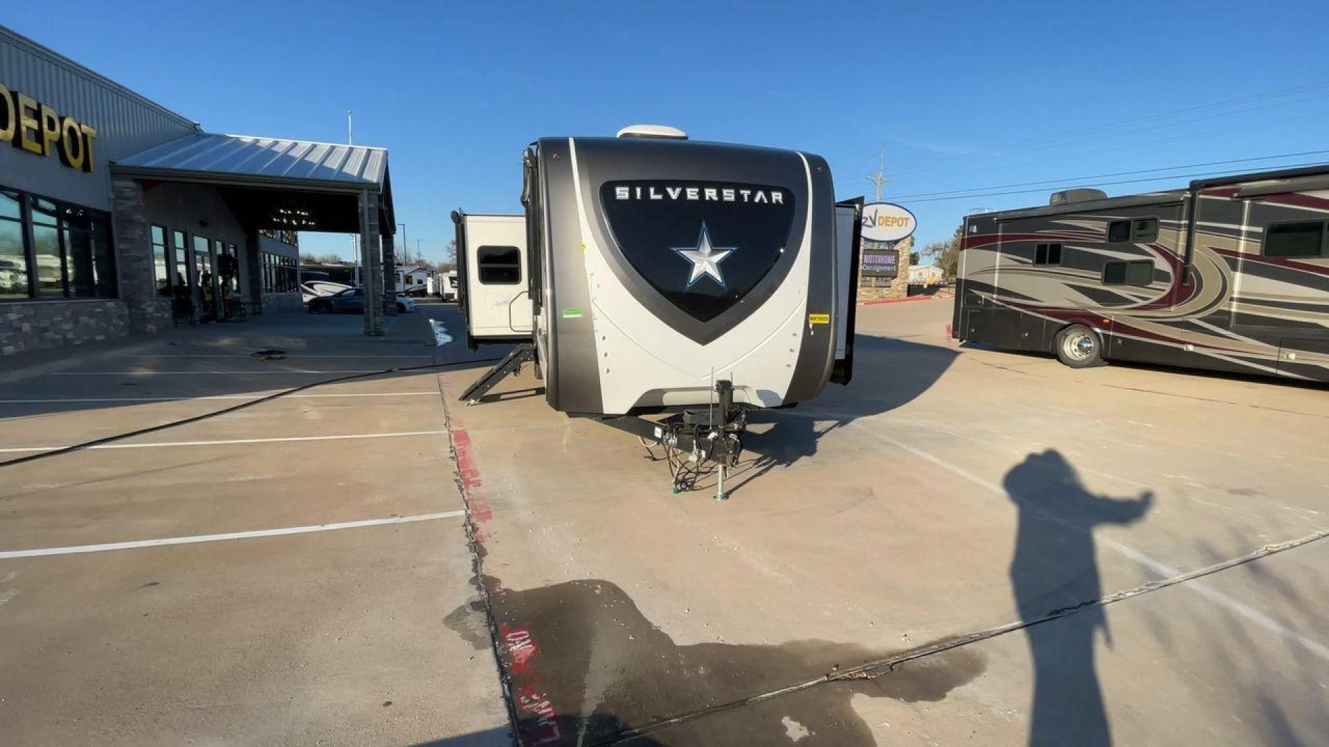 2021 HIGHLAND RIDGE SILVERSTAR 338BHS (58TBH0BU0M3) , Length: 40 ft. | Dry Weight: 10,110 lbs. | Gross Weight: 11,700 lbs. | Slides: 4 transmission, located at 4319 N Main Street, Cleburne, TX, 76033, (817) 221-0660, 32.435829, -97.384178 - The 2021 Highland Ridge Silverstar 338BHS is a family-friendly fifth wheel that blends spacious interiors with modern conveniences, making it ideal for group adventures or extended road trips. Its functional design and quality construction ensure a comfortable and enjoyable RV experience. Measuring - Photo#4