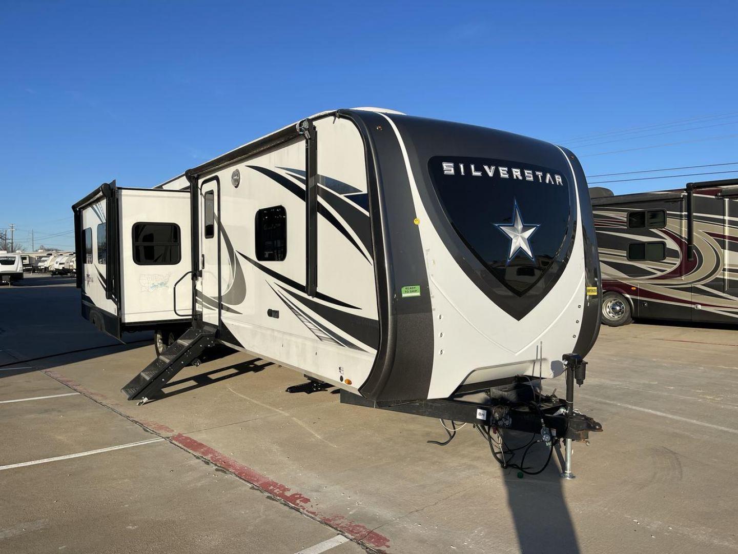 2021 HIGHLAND RIDGE SILVERSTAR 338BHS (58TBH0BU0M3) , Length: 40 ft. | Dry Weight: 10,110 lbs. | Gross Weight: 11,700 lbs. | Slides: 4 transmission, located at 4319 N Main Street, Cleburne, TX, 76033, (817) 221-0660, 32.435829, -97.384178 - The 2021 Highland Ridge Silverstar 338BHS is a family-friendly fifth wheel that blends spacious interiors with modern conveniences, making it ideal for group adventures or extended road trips. Its functional design and quality construction ensure a comfortable and enjoyable RV experience. Measuring - Photo#23