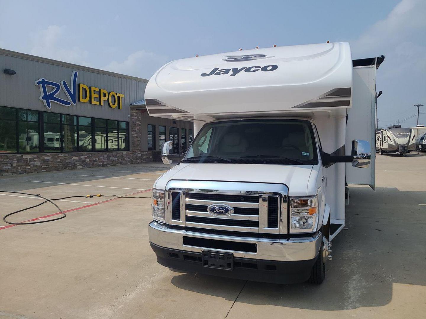 2021 WHITE JAYCO GREYHAWK 27U (1FDXE4FN7MD) , Length: 29.92 ft. | Gross Weight: 14,500 lbs. | Slides: 2 transmission, located at 4319 N Main Street, Cleburne, TX, 76033, (817) 221-0660, 32.435829, -97.384178 - The 2021 Jayco Greyhawk 27U is the best Class C motorhome on the market. It's great for people who want to go on adventures on the open road. The length of this RV is 29.92 feet, and its gross weight is 14,500 pounds. It is the perfect size for getting around. With two slides, the Greyhawk 27U's int - Photo#0