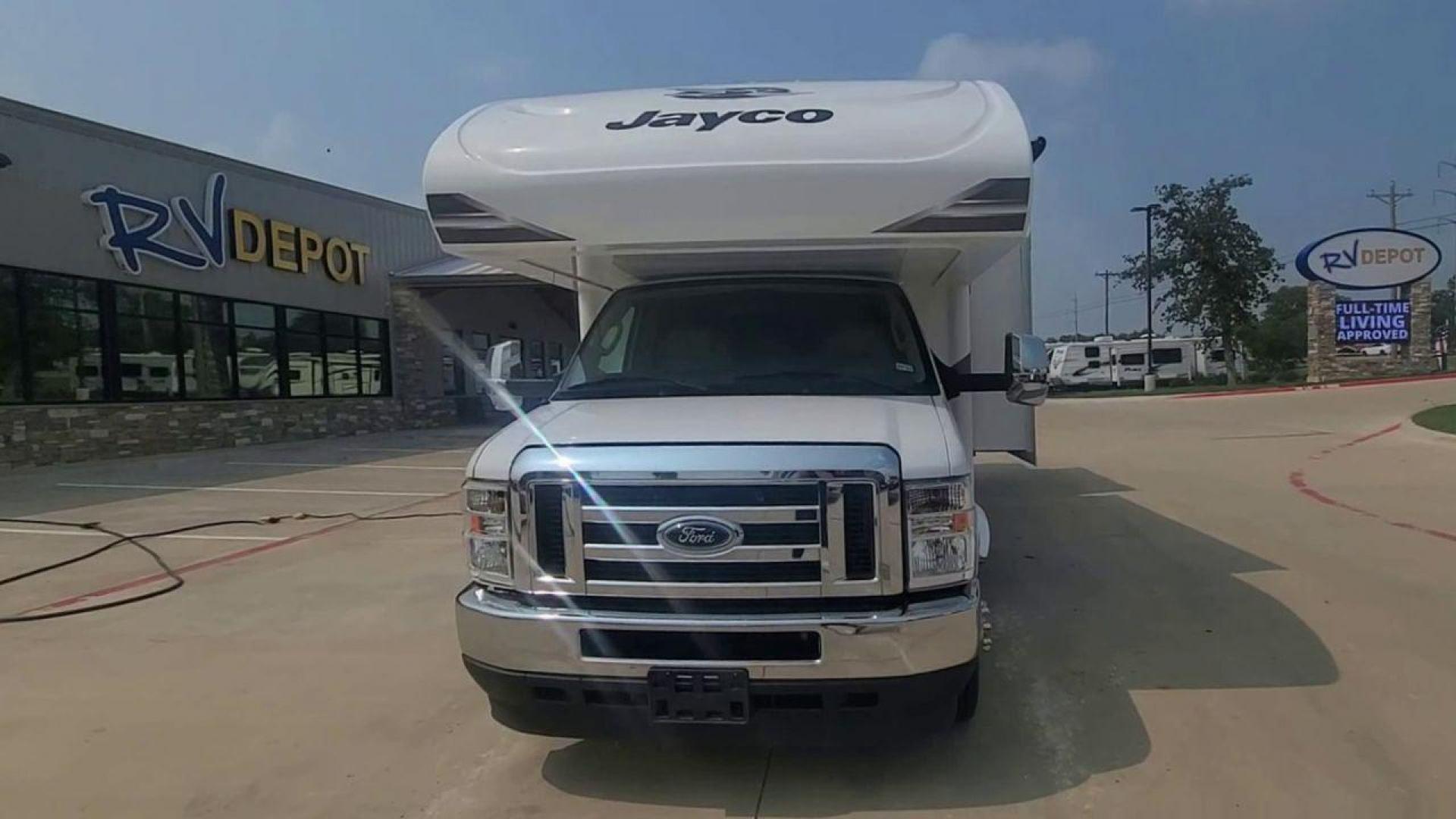 2021 WHITE JAYCO GREYHAWK 27U (1FDXE4FN7MD) , Length: 29.92 ft. | Gross Weight: 14,500 lbs. | Slides: 2 transmission, located at 4319 N Main Street, Cleburne, TX, 76033, (817) 221-0660, 32.435829, -97.384178 - The 2021 Jayco Greyhawk 27U is the best Class C motorhome on the market. It's great for people who want to go on adventures on the open road. The length of this RV is 29.92 feet, and its gross weight is 14,500 pounds. It is the perfect size for getting around. With two slides, the Greyhawk 27U's int - Photo#4