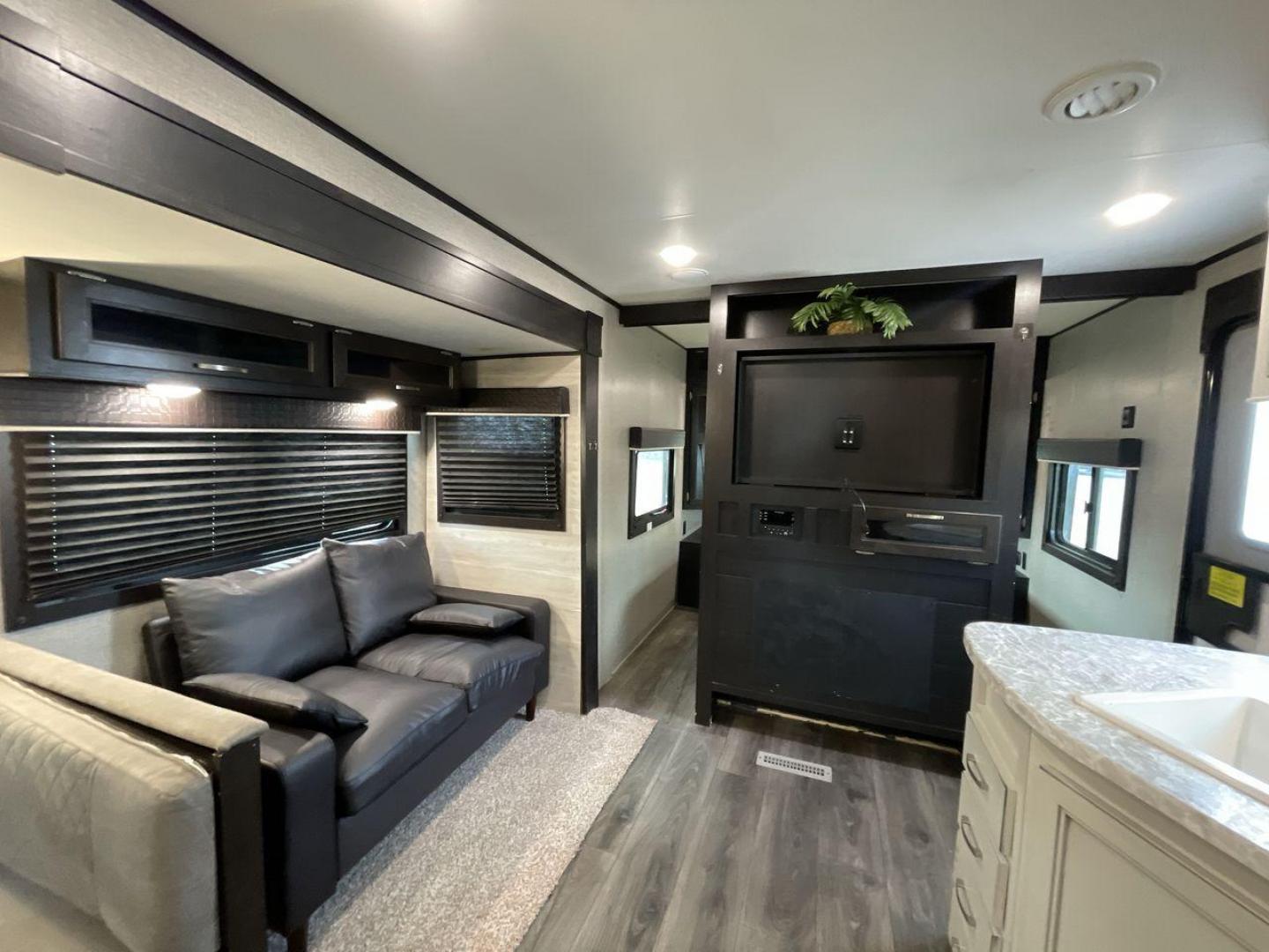 2021 JAYCO JAY FLIGHT 32BHDS (1UJBJ0BTXM1) , located at 4319 N Main Street, Cleburne, TX, 76033, (817) 221-0660, 32.435829, -97.384178 - Photo#11