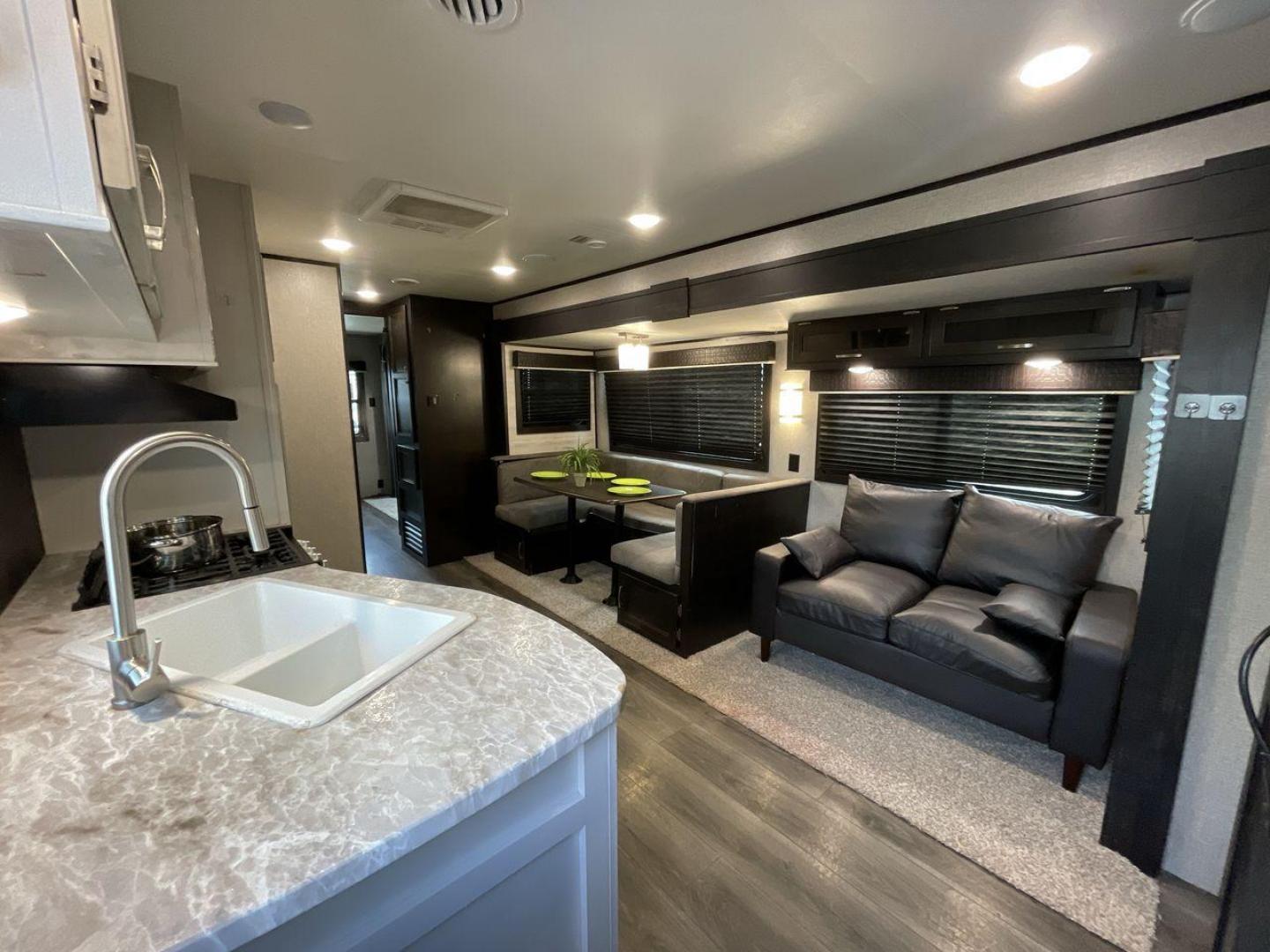 2021 JAYCO JAY FLIGHT 32BHDS (1UJBJ0BTXM1) , located at 4319 N Main Street, Cleburne, TX, 76033, (817) 221-0660, 32.435829, -97.384178 - Photo#12