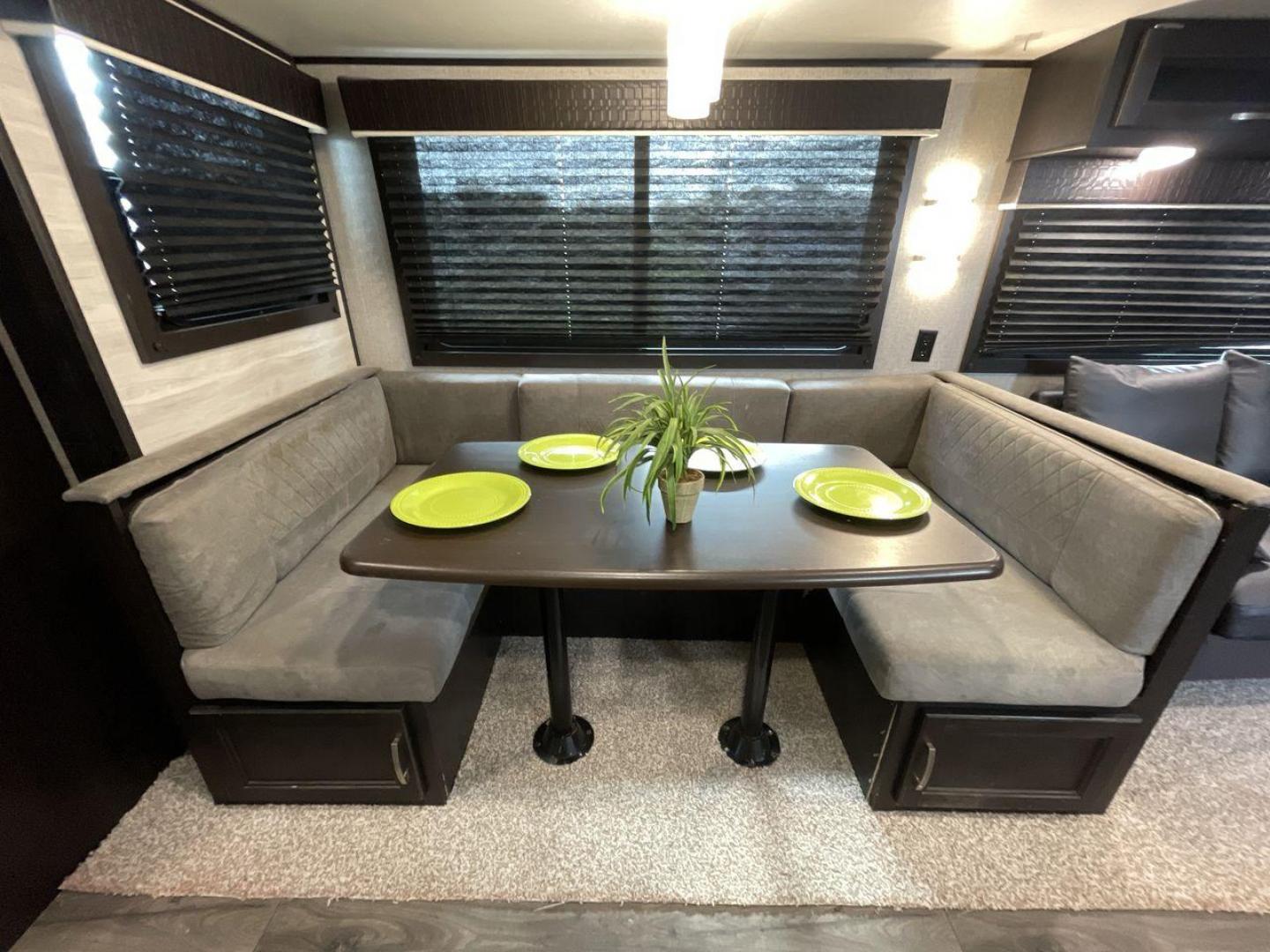 2021 JAYCO JAY FLIGHT 32BHDS (1UJBJ0BTXM1) , located at 4319 N Main Street, Cleburne, TX, 76033, (817) 221-0660, 32.435829, -97.384178 - Photo#14