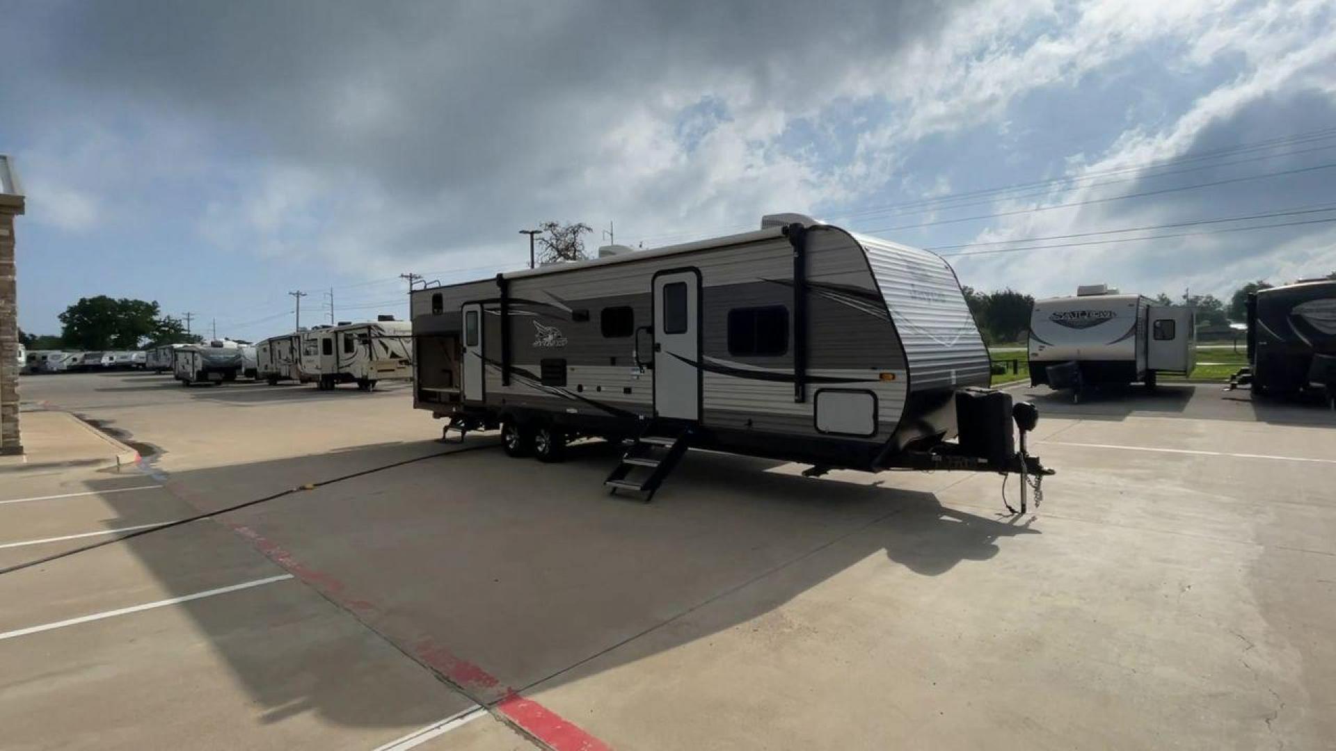 2021 JAYCO JAY FLIGHT 32BHDS (1UJBJ0BTXM1) , located at 4319 N Main Street, Cleburne, TX, 76033, (817) 221-0660, 32.435829, -97.384178 - Photo#3