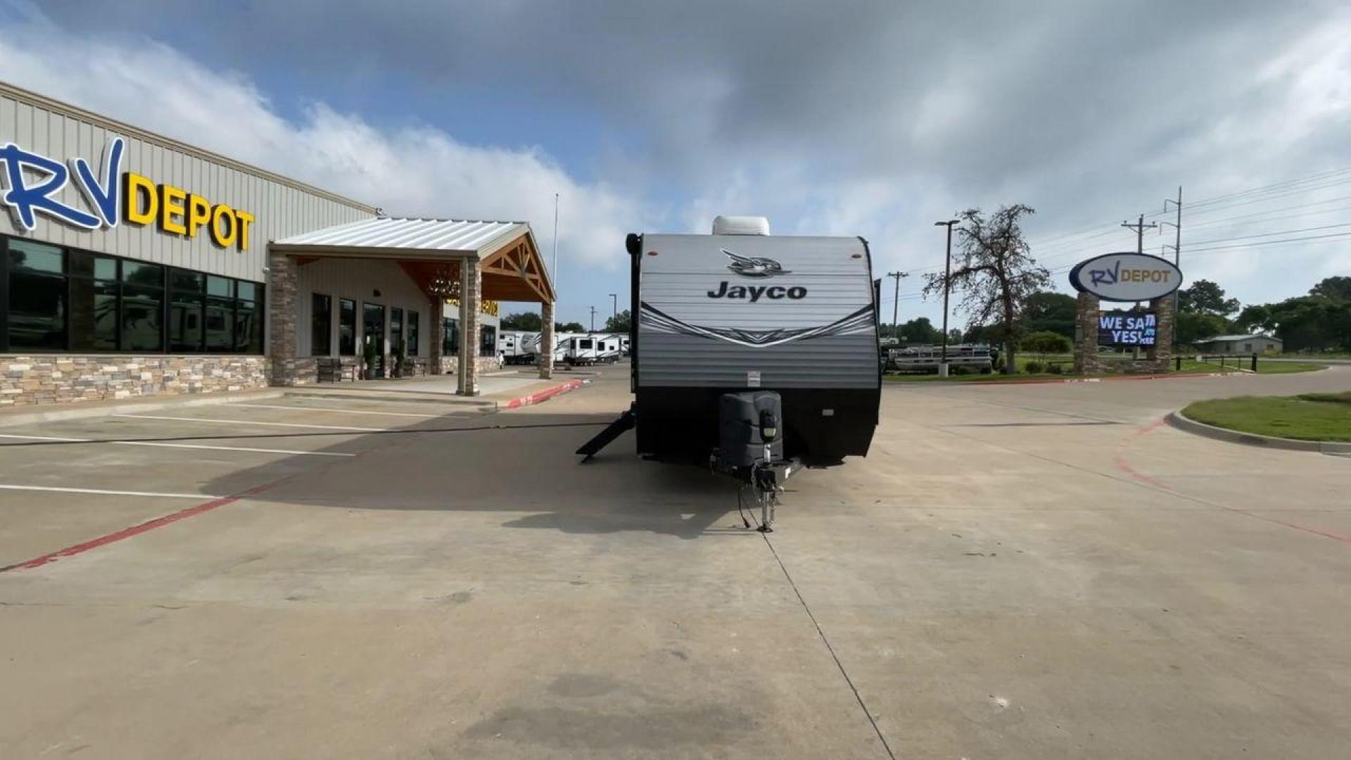 2021 JAYCO JAY FLIGHT 32BHDS (1UJBJ0BTXM1) , located at 4319 N Main Street, Cleburne, TX, 76033, (817) 221-0660, 32.435829, -97.384178 - Photo#4