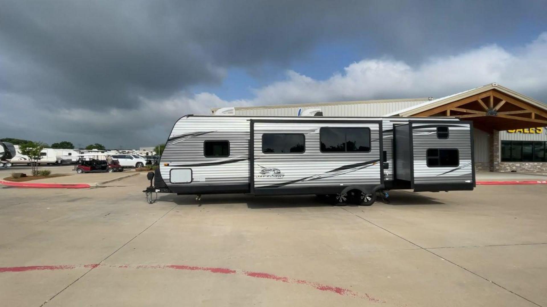 2021 JAYCO JAY FLIGHT 32BHDS (1UJBJ0BTXM1) , located at 4319 N Main Street, Cleburne, TX, 76033, (817) 221-0660, 32.435829, -97.384178 - Photo#6