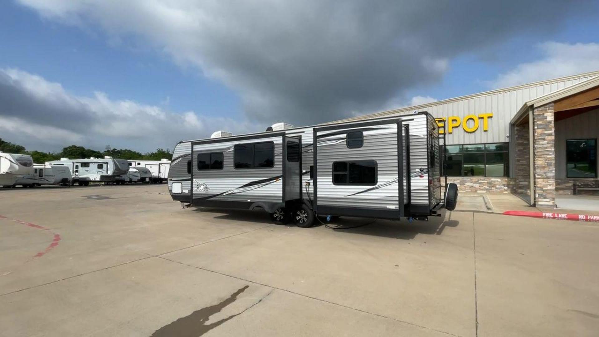 2021 JAYCO JAY FLIGHT 32BHDS (1UJBJ0BTXM1) , located at 4319 N Main Street, Cleburne, TX, 76033, (817) 221-0660, 32.435829, -97.384178 - Photo#7