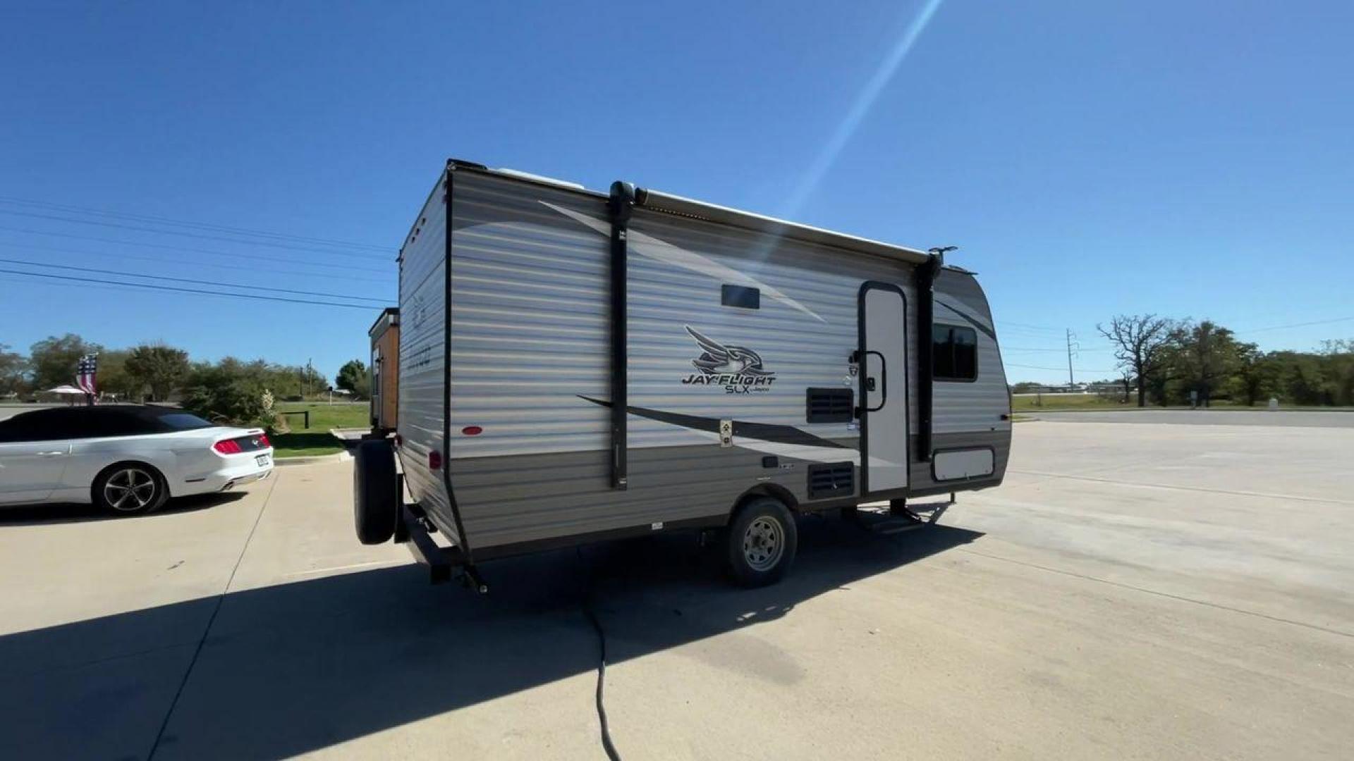 2021 JAYCO JAY FLIGHT SLX 174BH (1UJBJ0AJ1M1) , Length: 21.67 ft | Dry Weight: 3,075 lbs | GVWR: 3,950 lbs | Slides: 0 transmission, located at 4319 N Main Street, Cleburne, TX, 76033, (817) 221-0660, 32.435829, -97.384178 - Take the 2021 Jayco Jay Flight SLX 174BH travel trailer out on your camping adventures. This lightweight and small RV is ideal for people looking for an affordable and cozy way to enjoy the great outdoors. The dimensions of this unit are 21.67 ft in length, 7.08 ft in width, and 9.17 ft in height. I - Photo#1