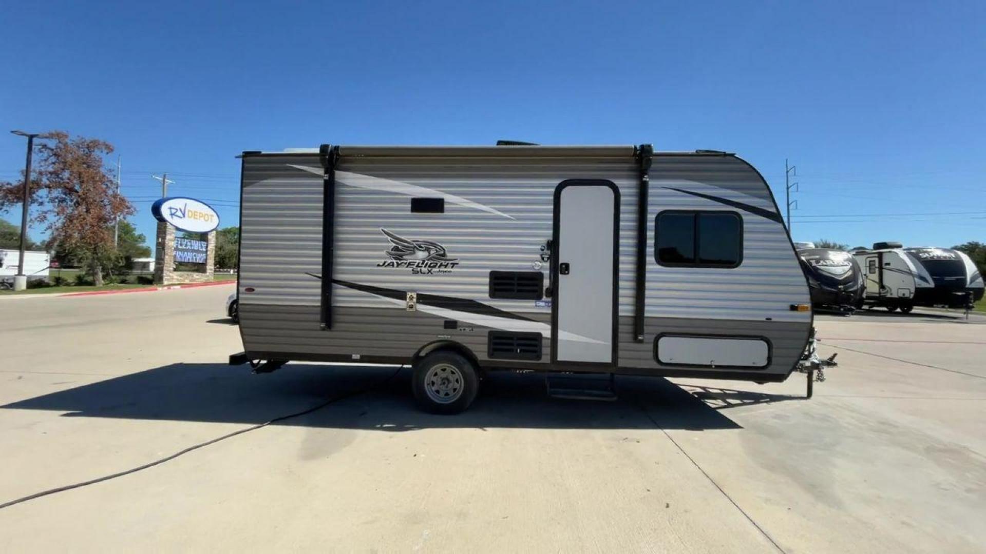 2021 JAYCO JAY FLIGHT SLX 174BH (1UJBJ0AJ1M1) , Length: 21.67 ft | Dry Weight: 3,075 lbs | GVWR: 3,950 lbs | Slides: 0 transmission, located at 4319 N Main Street, Cleburne, TX, 76033, (817) 221-0660, 32.435829, -97.384178 - Take the 2021 Jayco Jay Flight SLX 174BH travel trailer out on your camping adventures. This lightweight and small RV is ideal for people looking for an affordable and cozy way to enjoy the great outdoors. The dimensions of this unit are 21.67 ft in length, 7.08 ft in width, and 9.17 ft in height. I - Photo#2