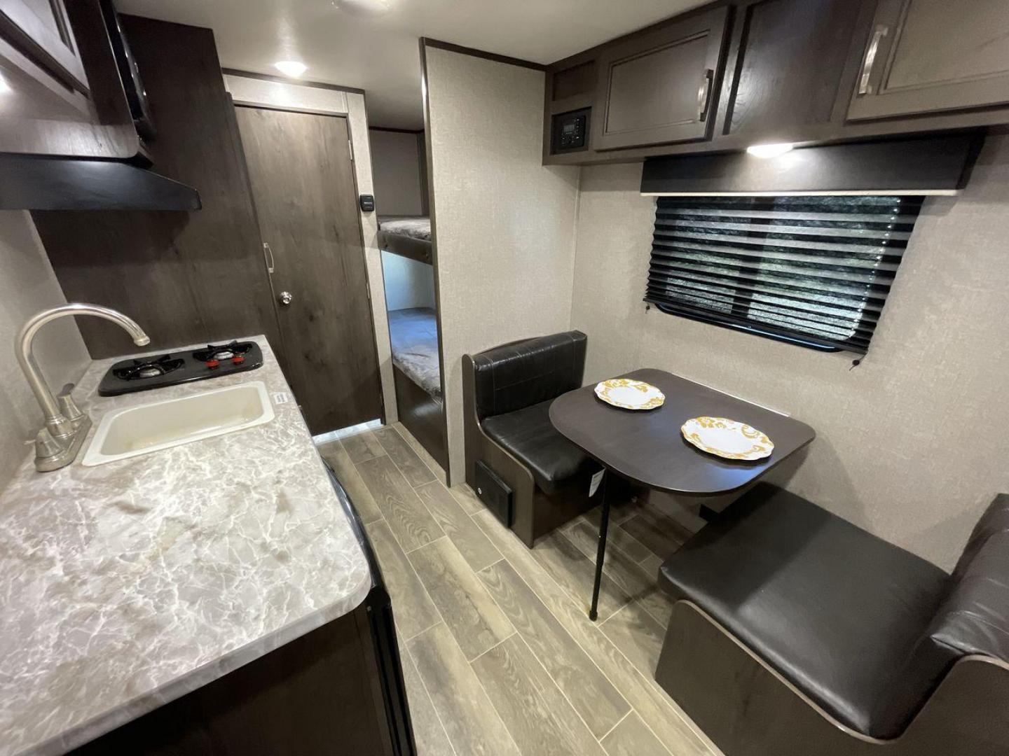 2021 JAYCO JAY FLIGHT SLX 174BH (1UJBJ0AJ1M1) , Length: 21.67 ft | Dry Weight: 3,075 lbs | GVWR: 3,950 lbs | Slides: 0 transmission, located at 4319 N Main Street, Cleburne, TX, 76033, (817) 221-0660, 32.435829, -97.384178 - Take the 2021 Jayco Jay Flight SLX 174BH travel trailer out on your camping adventures. This lightweight and small RV is ideal for people looking for an affordable and cozy way to enjoy the great outdoors. The dimensions of this unit are 21.67 ft in length, 7.08 ft in width, and 9.17 ft in height. I - Photo#11