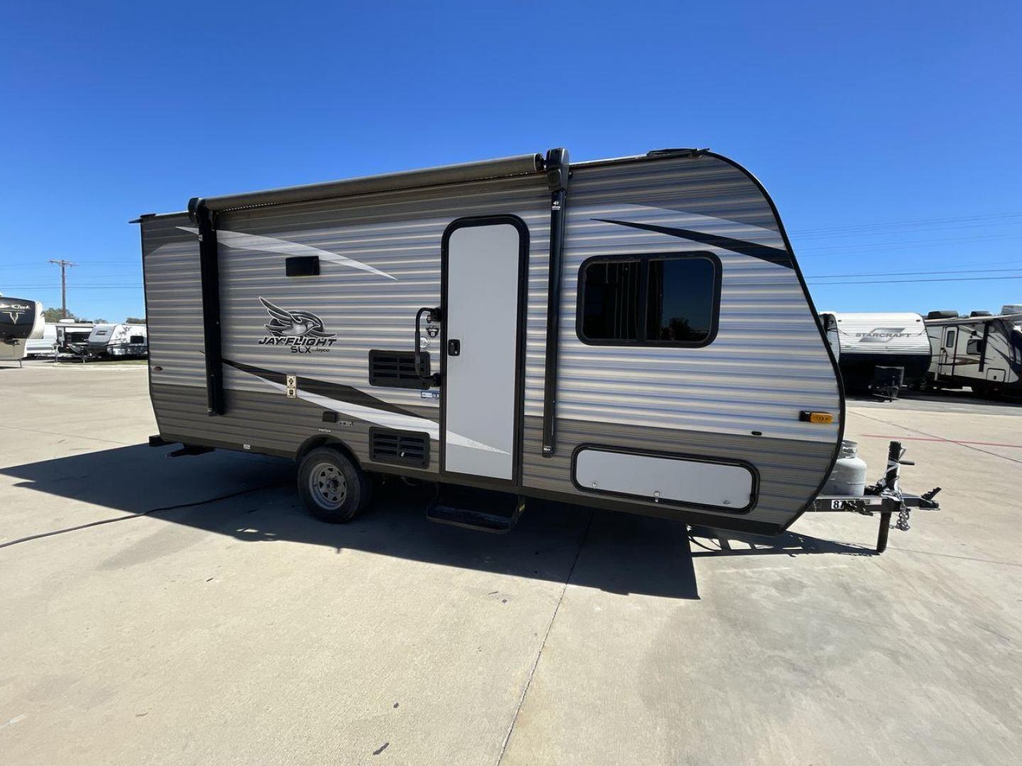 2021 JAYCO JAY FLIGHT SLX 174BH (1UJBJ0AJ1M1) , Length: 21.67 ft | Dry Weight: 3,075 lbs | GVWR: 3,950 lbs | Slides: 0 transmission, located at 4319 N Main Street, Cleburne, TX, 76033, (817) 221-0660, 32.435829, -97.384178 - Take the 2021 Jayco Jay Flight SLX 174BH travel trailer out on your camping adventures. This lightweight and small RV is ideal for people looking for an affordable and cozy way to enjoy the great outdoors. The dimensions of this unit are 21.67 ft in length, 7.08 ft in width, and 9.17 ft in height. I - Photo#22