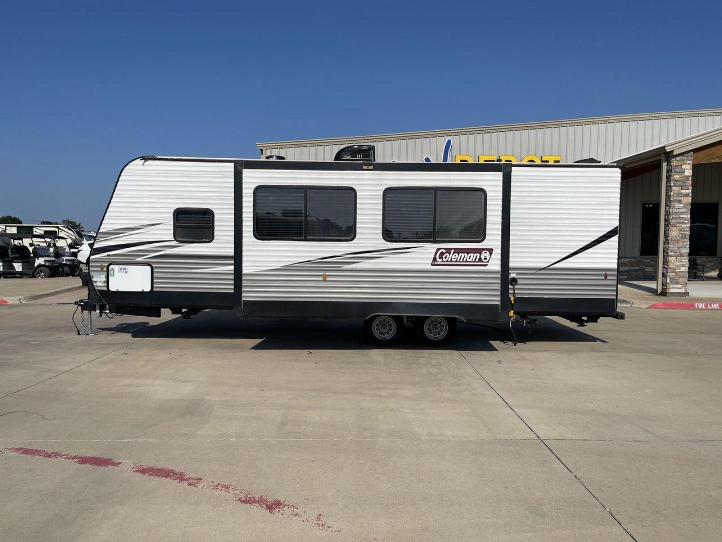 2021 KEYSTONE COLEMAN 262BH (4YDT26222MH) , located at 4319 N Main Street, Cleburne, TX, 76033, (817) 221-0660, 32.435829, -97.384178 - Photo#23