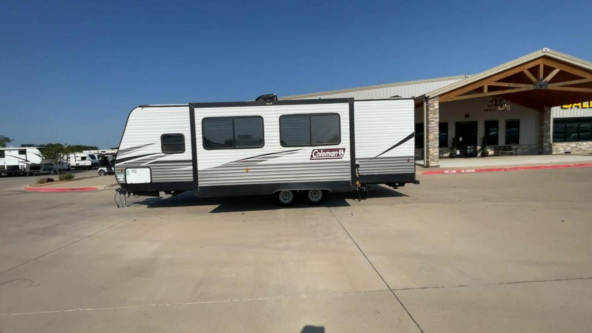 2021 KEYSTONE COLEMAN 262BH (4YDT26222MH) , located at 4319 N Main Street, Cleburne, TX, 76033, (817) 221-0660, 32.435829, -97.384178 - Photo#6