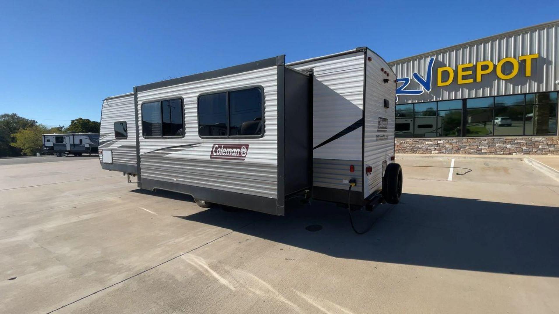 2021 KEYSTONE COLEMAN 286RK (4YDT28623MH) , Length: 32.92 ft. | Dry Weight: 6,592 lbs. | Slides: 1 transmission, located at 4319 N Main Street, Cleburne, TX, 76033, (817) 221-0660, 32.435829, -97.384178 - Photo#7