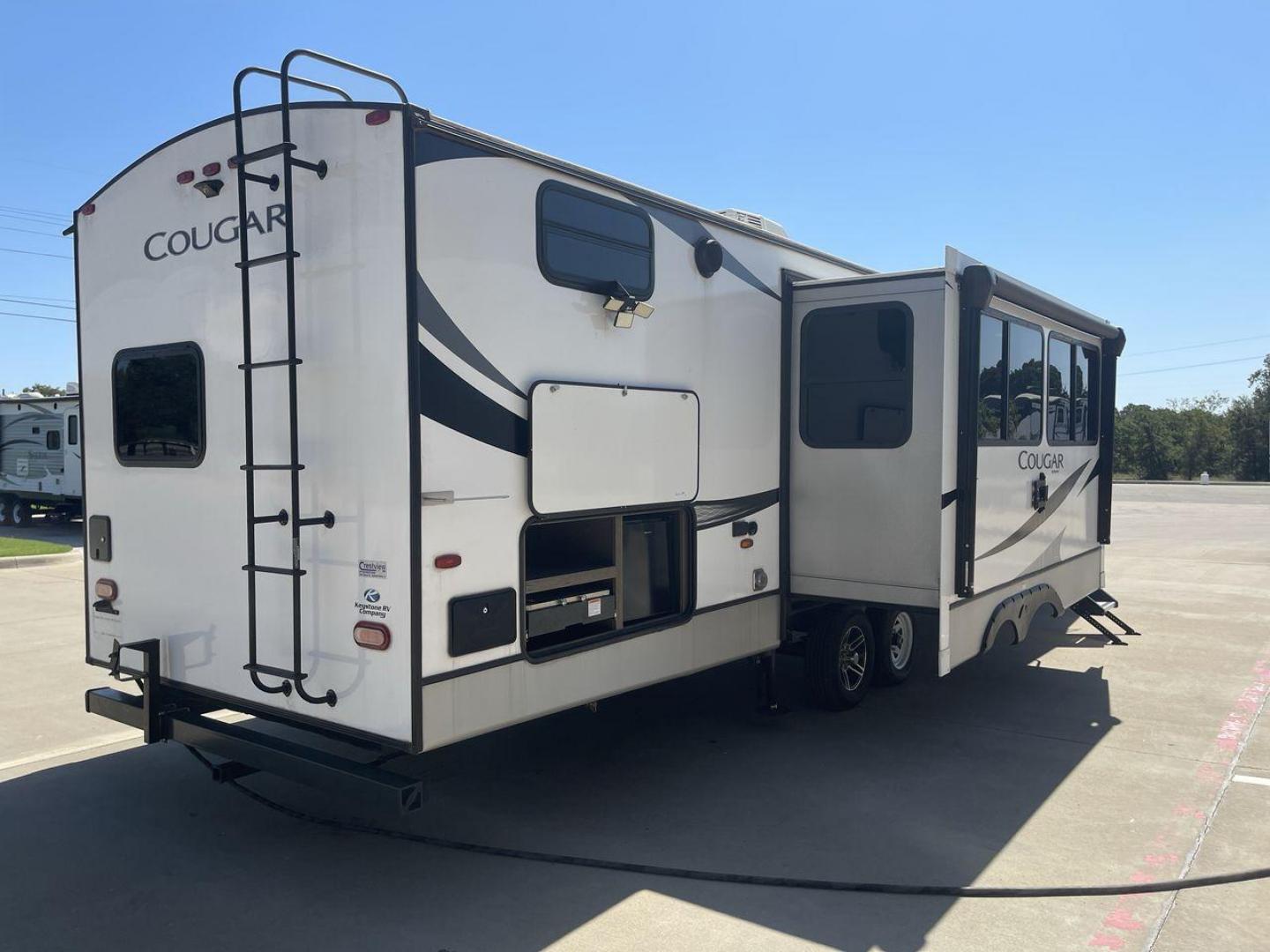 2021 KEYSTONE COUGAR 34TSB (4YDT34T26MV) , Length: 37.42 ft. | Dry Weight: 8,563 lbs. | Gross Weight: 10,500 lbs. | Slides: 3 transmission, located at 4319 N Main Street, Cleburne, TX, 76033, (817) 221-0660, 32.435829, -97.384178 - The 2021 Keystone Cougar 34TSB is a spacious and stylish travel trailer. With a total length of 37.42 feet and a dry weight of 8,563 lbs, it is both manageable for towing and expansive inside. Its sleek white exterior is accented with black and gray details, featuring bold Cougar branding on the fro - Photo#25