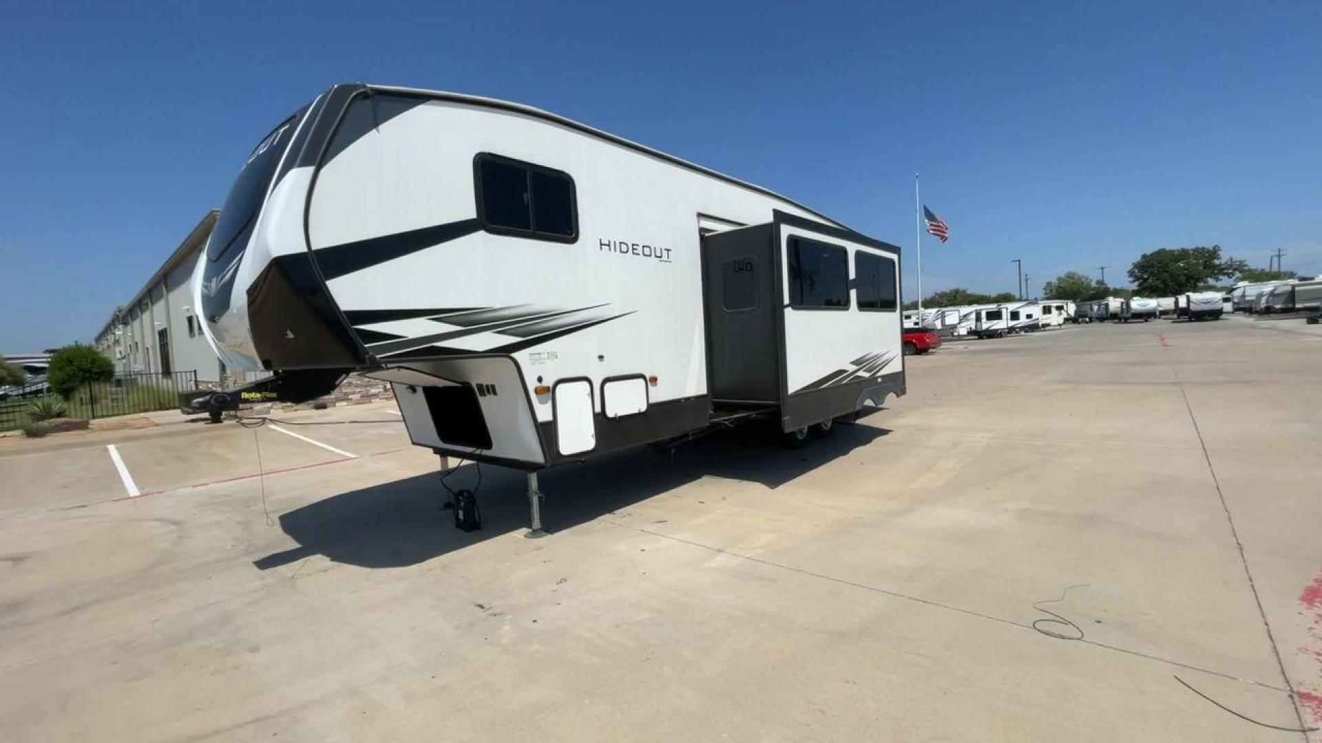 2021 KEYSTONE HIDEOUT 301DBS (4YDF30120M1) , Length: 34.17 ft. | Dry Weight: 8,669 lbs. | Gross Weight: 12,100 lbs. | Slides: 1 transmission, located at 4319 N Main Street, Cleburne, TX, 76033, (817) 221-0660, 32.435829, -97.384178 - Photo#5