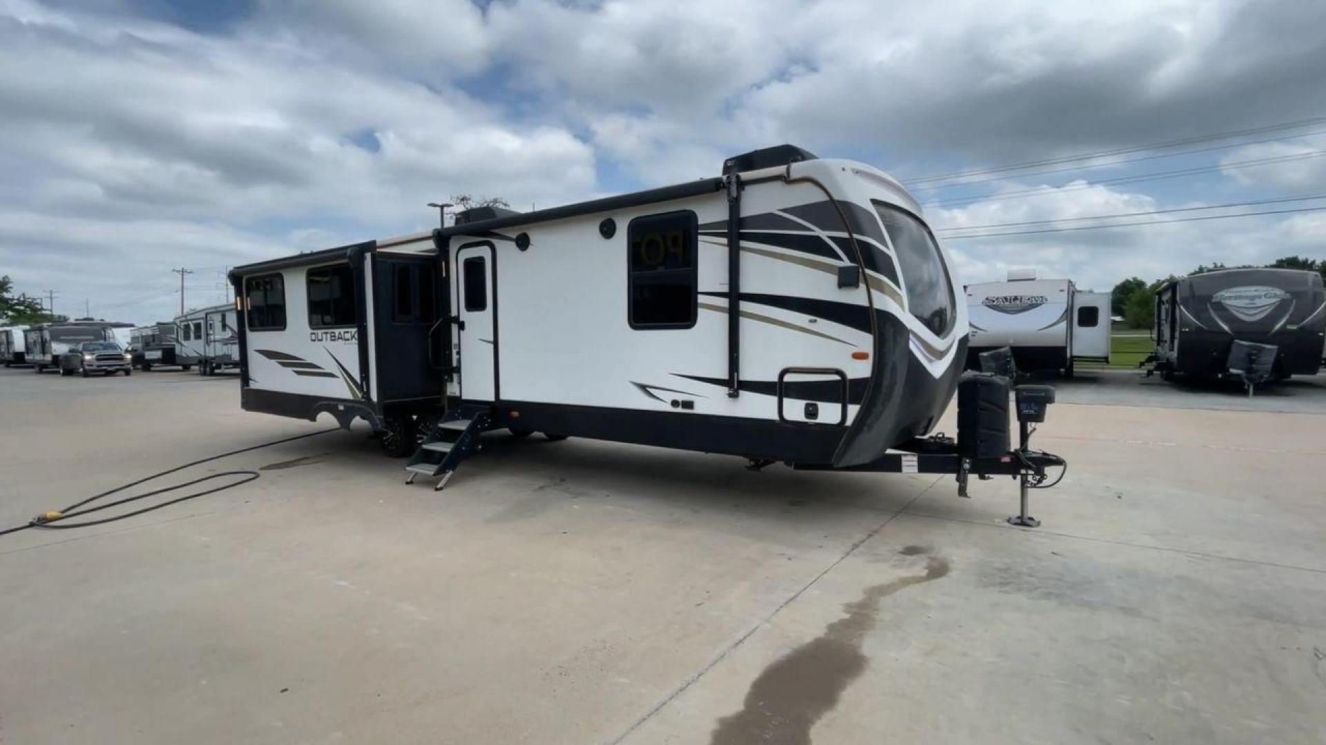 2021 KEYSTONE OUTBACK 328RL (4YDT3282XMB) , located at 4319 N Main Street, Cleburne, TX, 76033, (817) 221-0660, 32.435829, -97.384178 - Photo#3