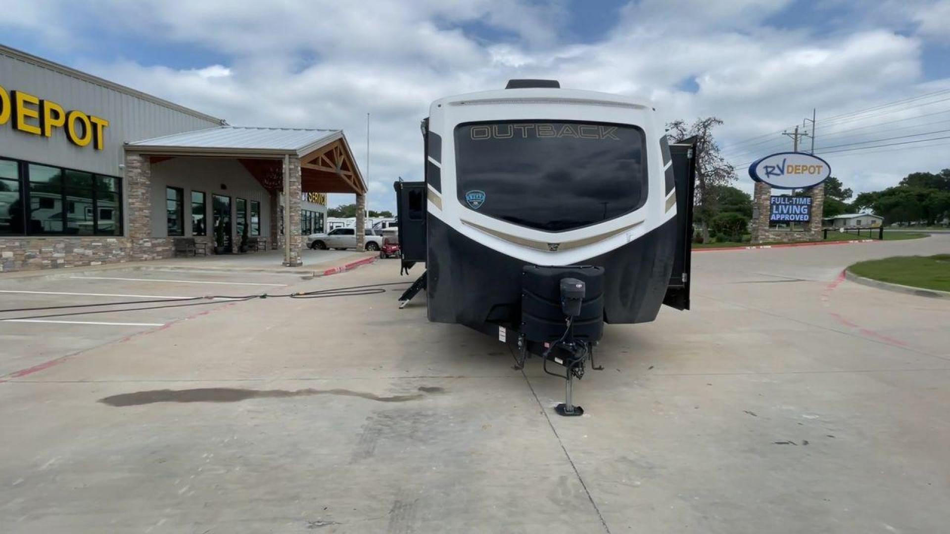 2021 KEYSTONE OUTBACK 328RL (4YDT3282XMB) , located at 4319 N Main Street, Cleburne, TX, 76033, (817) 221-0660, 32.435829, -97.384178 - Photo#4