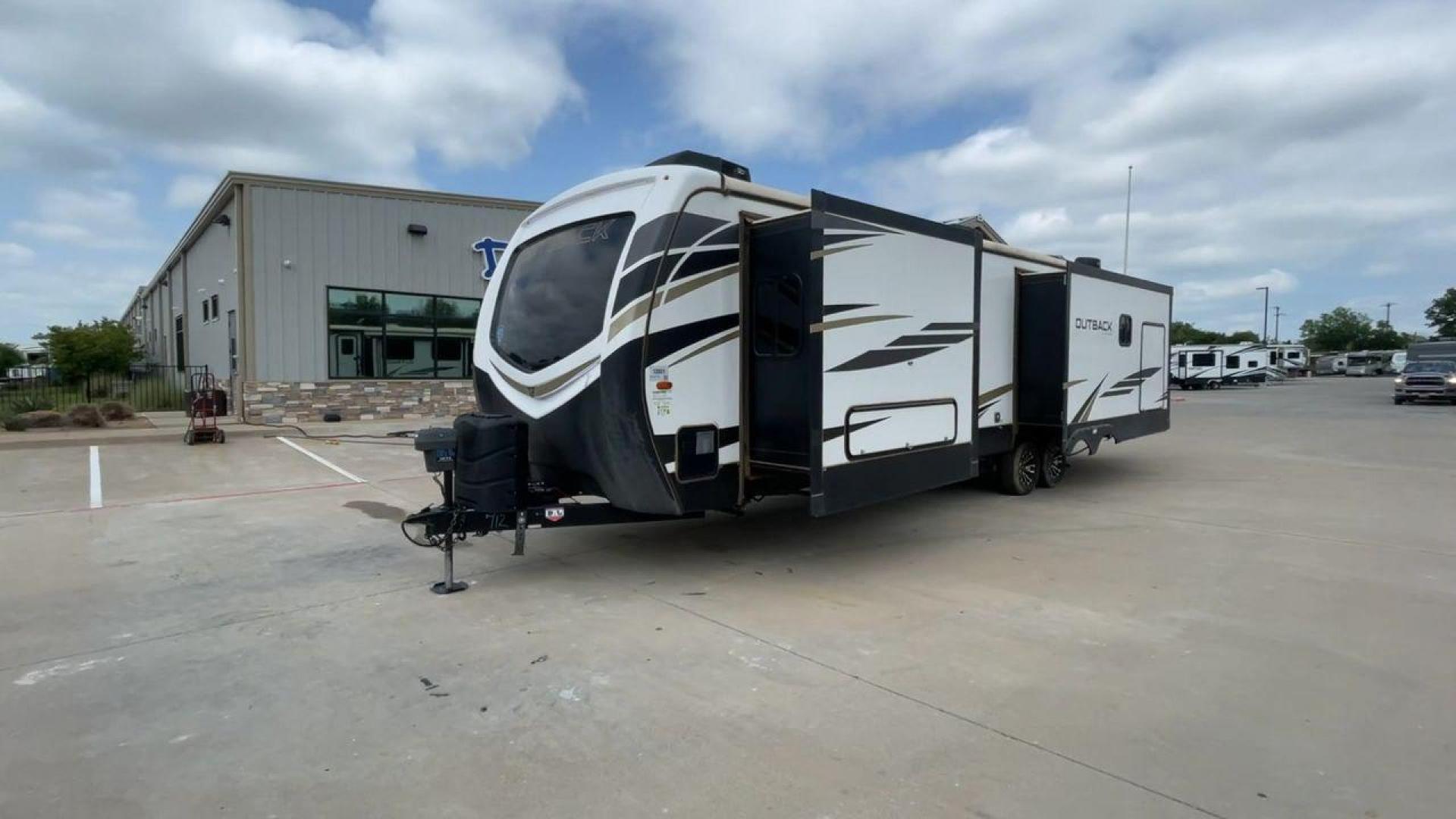 2021 KEYSTONE OUTBACK 328RL (4YDT3282XMB) , located at 4319 N Main Street, Cleburne, TX, 76033, (817) 221-0660, 32.435829, -97.384178 - Photo#5