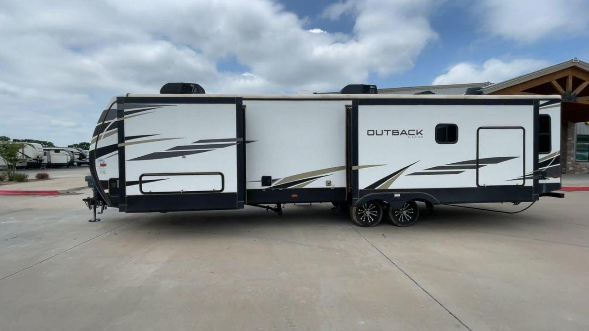 2021 KEYSTONE OUTBACK 328RL (4YDT3282XMB) , located at 4319 N Main Street, Cleburne, TX, 76033, (817) 221-0660, 32.435829, -97.384178 - Photo#6