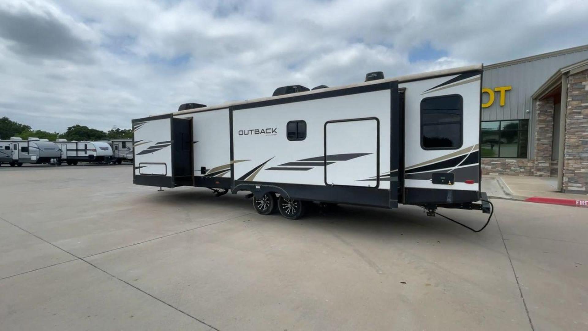 2021 KEYSTONE OUTBACK 328RL (4YDT3282XMB) , located at 4319 N Main Street, Cleburne, TX, 76033, (817) 221-0660, 32.435829, -97.384178 - Photo#7