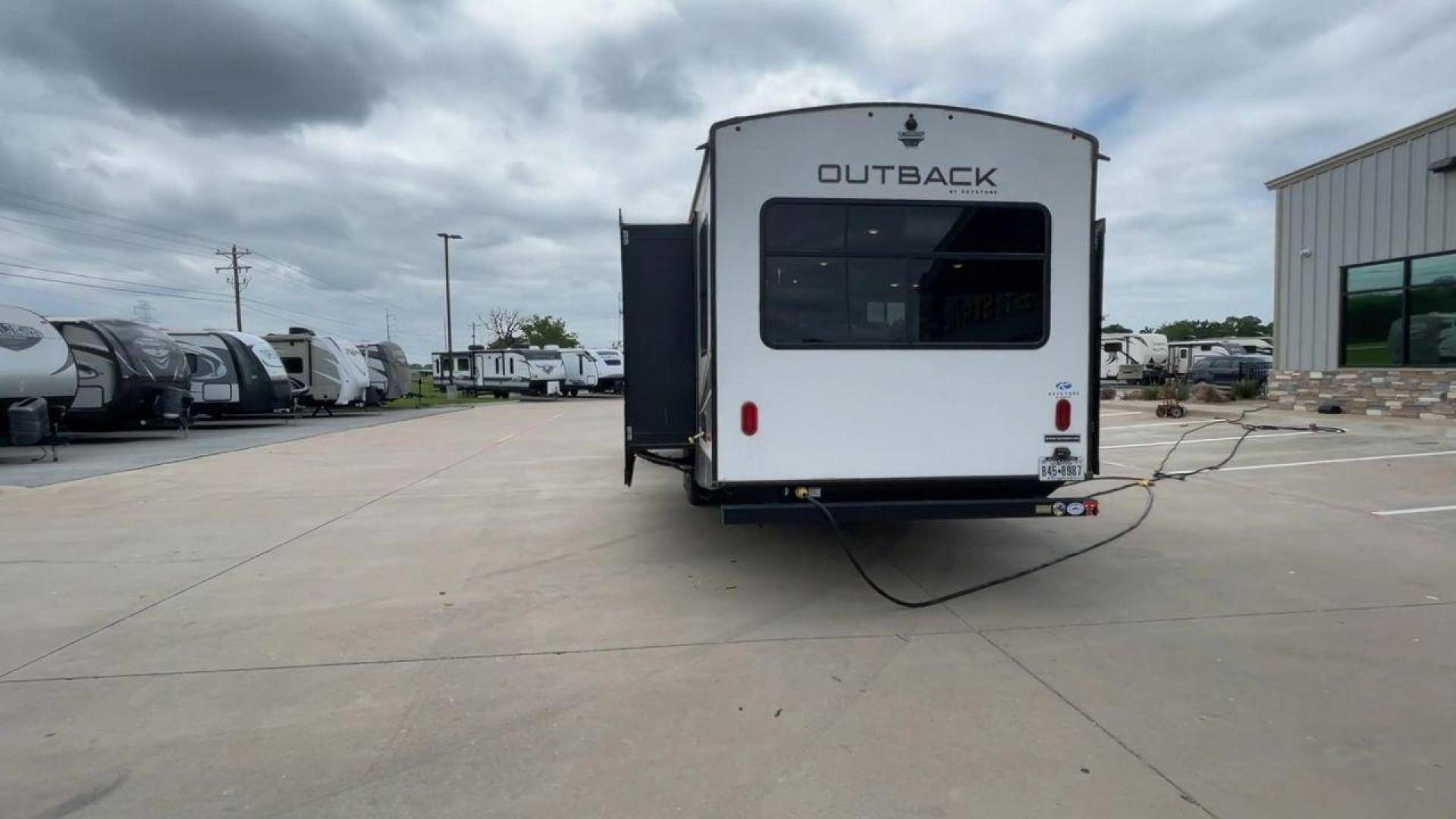 2021 KEYSTONE OUTBACK 328RL (4YDT3282XMB) , located at 4319 N Main Street, Cleburne, TX, 76033, (817) 221-0660, 32.435829, -97.384178 - Photo#8