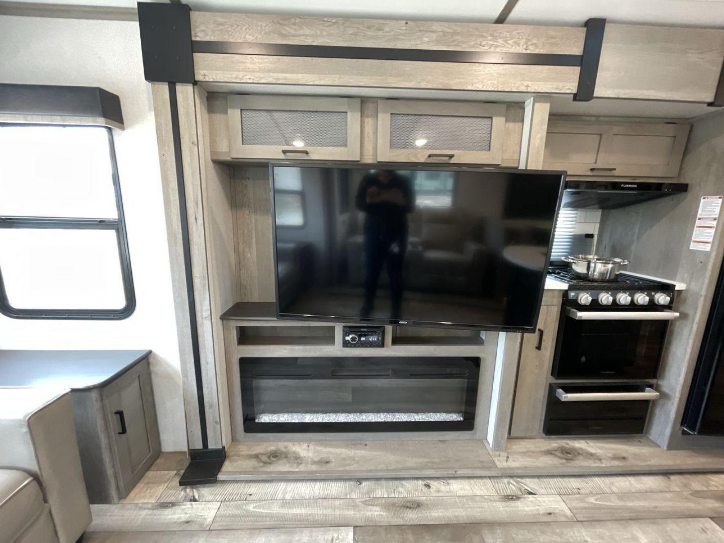 2021 KEYSTONE OUTBACK 328RL (4YDT3282XMB) , located at 4319 N Main Street, Cleburne, TX, 76033, (817) 221-0660, 32.435829, -97.384178 - Photo#20