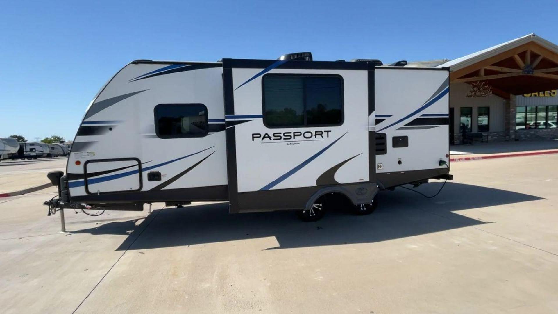 2021 KEYSTONE PASSPORT 2210RB (4YDT22126MD) , Length: 26.25 ft. | Dry Weight: 4,854 lbs. | Gross Weight: 7,000 lbs. | Slides: 1 transmission, located at 4319 N Main Street, Cleburne, TX, 76033, (817) 221-0660, 32.435829, -97.384178 - The 2021 Keystone Passport 2210RB is an ideal lightweight travel trailer. It is specially made for those seeking comfort and convenience on the road. At 26.25 feet long, it offers a compact yet spacious interior. Its dry weight is 4,854 lbs, and its gross weight is 7,000 lbs. The single slide-out en - Photo#6