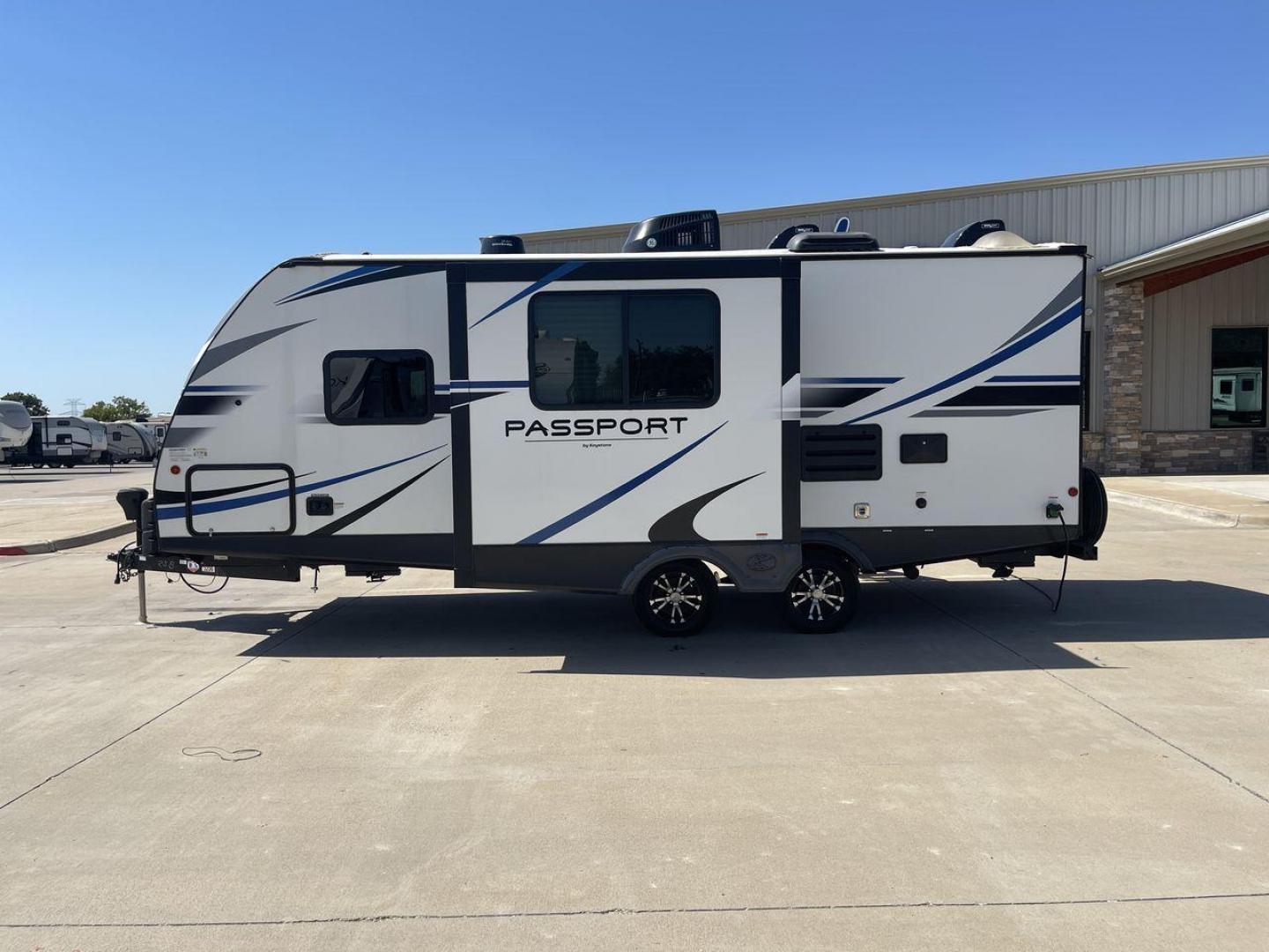 2021 KEYSTONE PASSPORT 2210RB (4YDT22126MD) , Length: 26.25 ft. | Dry Weight: 4,854 lbs. | Gross Weight: 7,000 lbs. | Slides: 1 transmission, located at 4319 N Main Street, Cleburne, TX, 76033, (817) 221-0660, 32.435829, -97.384178 - The 2021 Keystone Passport 2210RB is an ideal lightweight travel trailer. It is specially made for those seeking comfort and convenience on the road. At 26.25 feet long, it offers a compact yet spacious interior. Its dry weight is 4,854 lbs, and its gross weight is 7,000 lbs. The single slide-out en - Photo#24