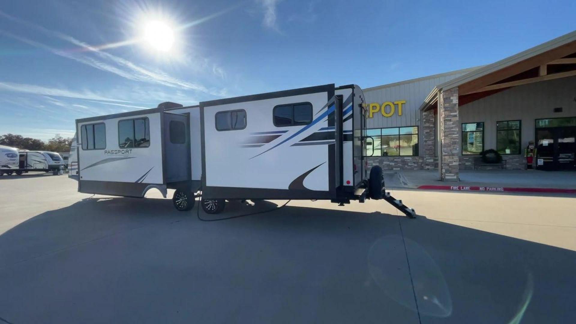 2021 KEYSTONE PASSPORT 3400QD (4YDT34020MK) , Length: 38.33 ft | Dry Weight: 7,525 lbs. | Gross Weight: 9,640 lbs | Slides: 2 transmission, located at 4319 N Main Street, Cleburne, TX, 76033, (817) 221-0660, 32.435829, -97.384178 - Discover the ultimate in camping luxury with the 2021 Keystone Passport 3400QD. This travel trailer is expertly crafted to provide you with unparalleled comfort, innovative features, and spacious living areas. This model is perfect for those who value spaciousness and easy towing. With a length of 3 - Photo#7