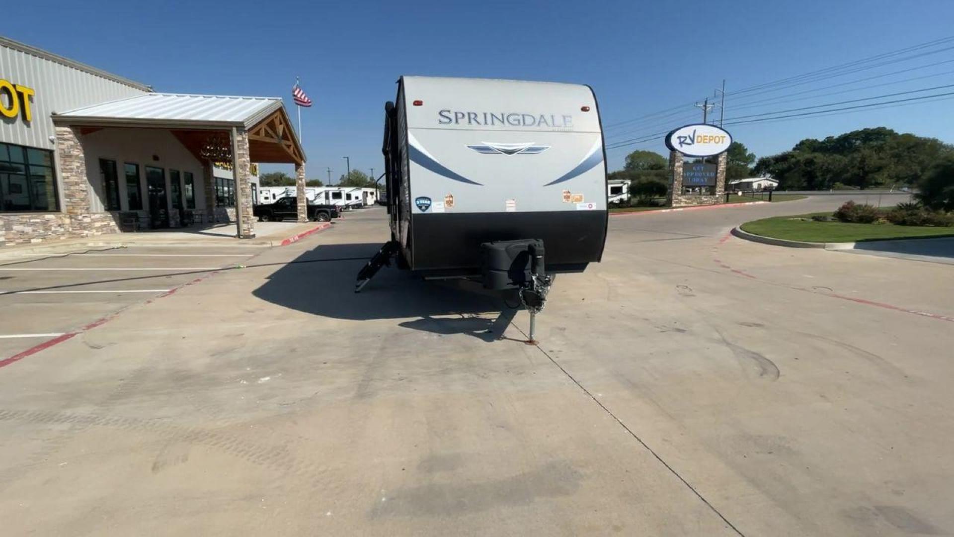 2021 KEYSTONE SPRINGDALE 301TR (4YDT30129M3) , Length: 35 ft. | Dry Weight: 7,915 lbs. | Gross Weight: 9,660 lbs. | Slides: 2 transmission, located at 4319 N Main Street, Cleburne, TX, 76033, (817) 221-0660, 32.435829, -97.384178 - The 2021 Keystone Springdale 301TR is a 35-foot travel trailer that offers a blend of comfort, style, and functionality. Weighing in at a dry weight of 7,915 lbs. and a gross weight of 9,660 lbs., this spacious RV features two slide-outs, which greatly enhance the interior living space. The exterior - Photo#4