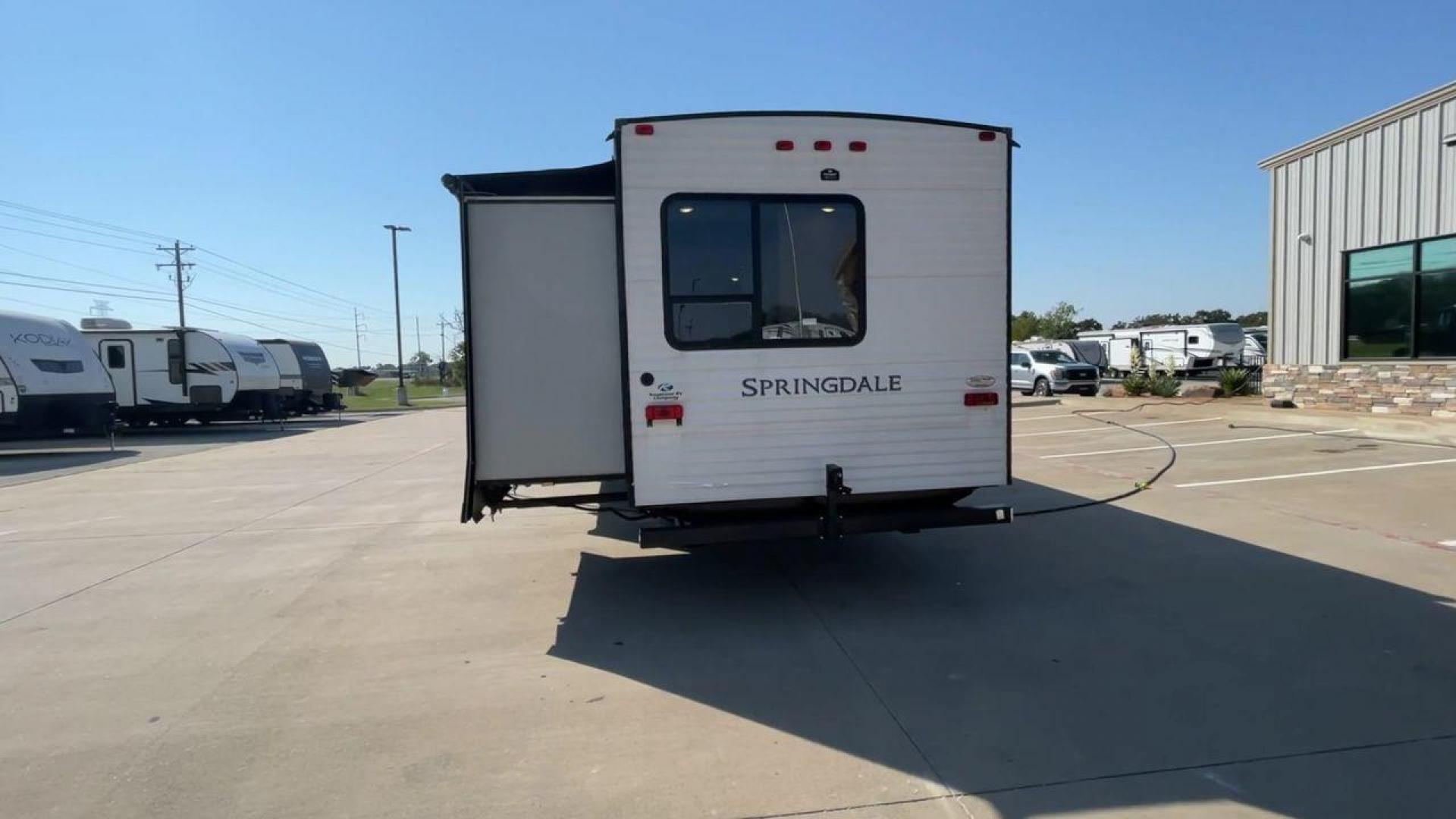 2021 KEYSTONE SPRINGDALE 301TR (4YDT30129M3) , Length: 35 ft. | Dry Weight: 7,915 lbs. | Gross Weight: 9,660 lbs. | Slides: 2 transmission, located at 4319 N Main Street, Cleburne, TX, 76033, (817) 221-0660, 32.435829, -97.384178 - The 2021 Keystone Springdale 301TR is a 35-foot travel trailer that offers a blend of comfort, style, and functionality. Weighing in at a dry weight of 7,915 lbs. and a gross weight of 9,660 lbs., this spacious RV features two slide-outs, which greatly enhance the interior living space. The exterior - Photo#8