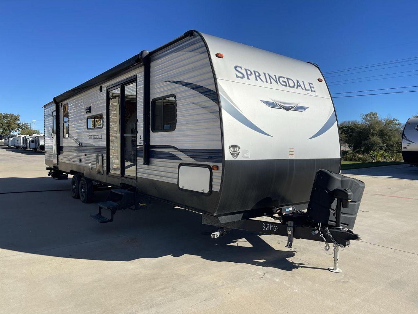 2021 KEYSTONE SPRINGDALE 38FQ (4YDT38F27M3) , Length: 38.92 ft. | Dry Weight: 8,701 lbs. | Gross Weight: 11,135 lbs. | Slides: 2 transmission, located at 4319 N Main Street, Cleburne, TX, 76033, (817) 221-0660, 32.435829, -97.384178 - Photo#22