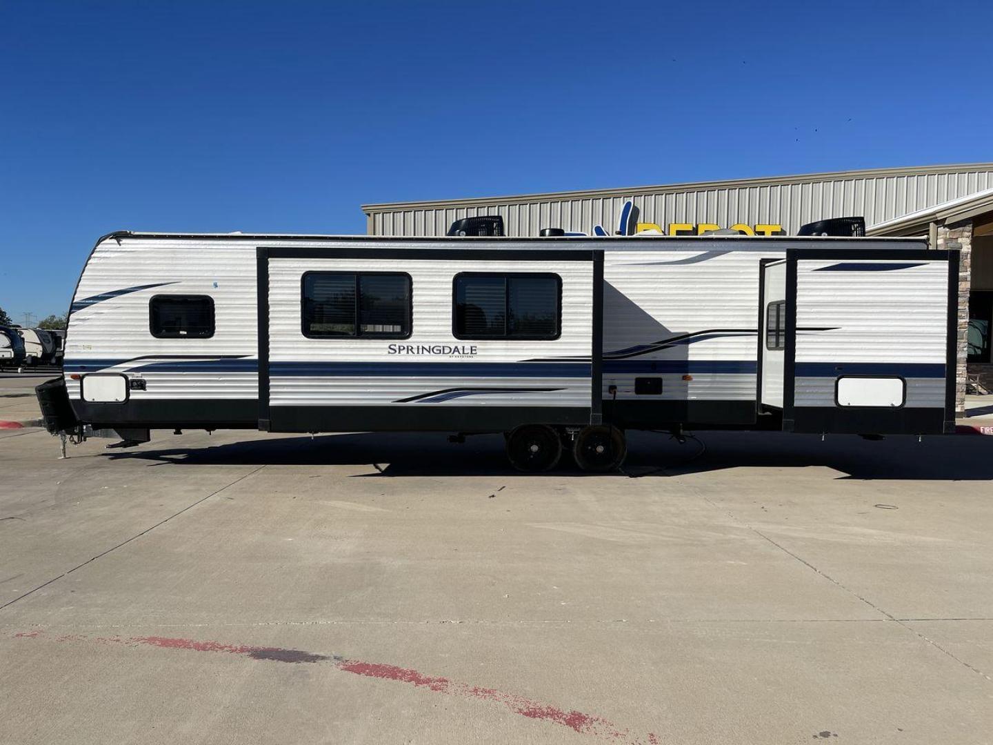 2021 KEYSTONE SPRINGDALE 38FQ (4YDT38F27M3) , Length: 38.92 ft. | Dry Weight: 8,701 lbs. | Gross Weight: 11,135 lbs. | Slides: 2 transmission, located at 4319 N Main Street, Cleburne, TX, 76033, (817) 221-0660, 32.435829, -97.384178 - Photo#23