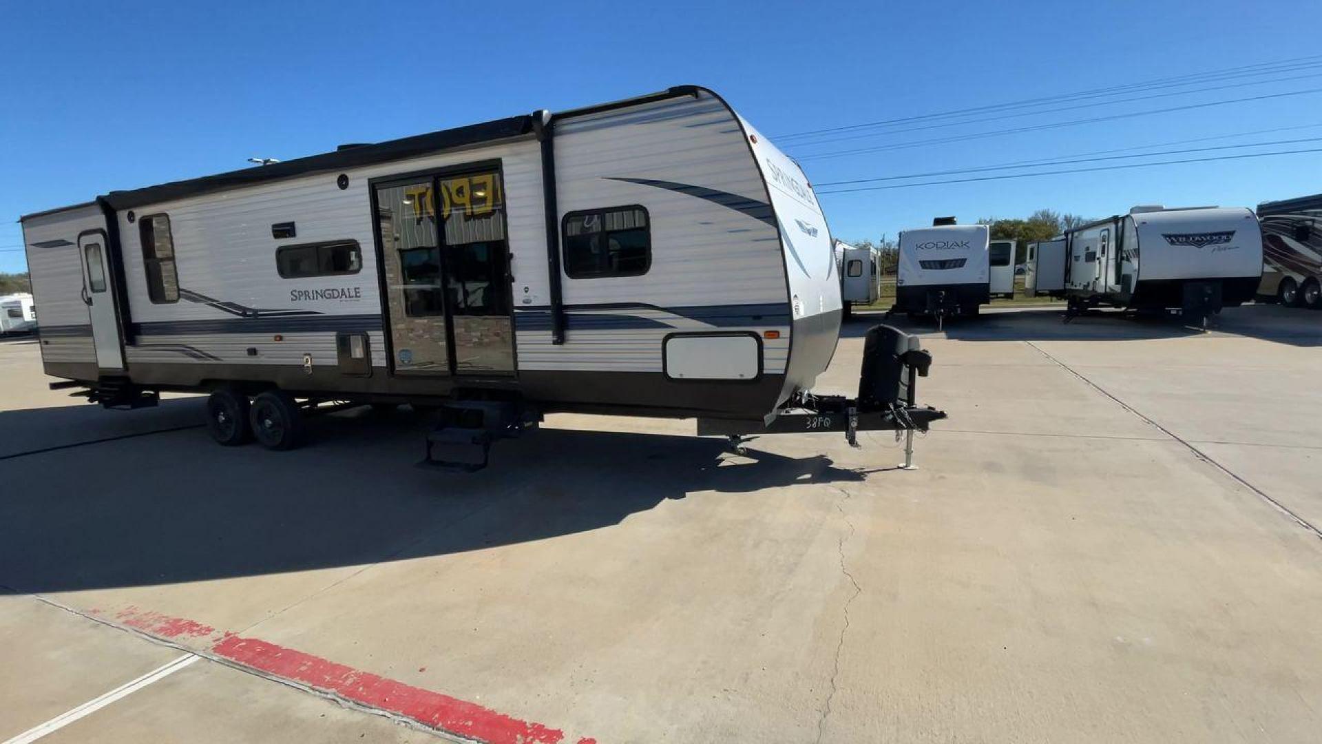 2021 KEYSTONE SPRINGDALE 38FQ (4YDT38F27M3) , Length: 38.92 ft. | Dry Weight: 8,701 lbs. | Gross Weight: 11,135 lbs. | Slides: 2 transmission, located at 4319 N Main Street, Cleburne, TX, 76033, (817) 221-0660, 32.435829, -97.384178 - Photo#3