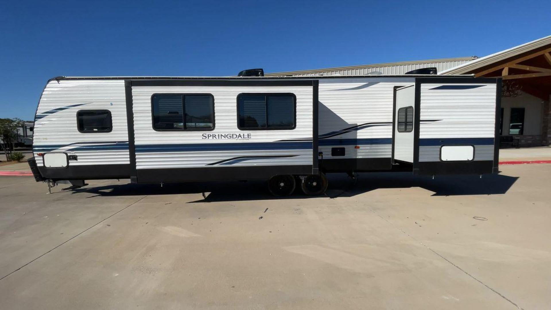 2021 KEYSTONE SPRINGDALE 38FQ (4YDT38F27M3) , Length: 38.92 ft. | Dry Weight: 8,701 lbs. | Gross Weight: 11,135 lbs. | Slides: 2 transmission, located at 4319 N Main Street, Cleburne, TX, 76033, (817) 221-0660, 32.435829, -97.384178 - Photo#6