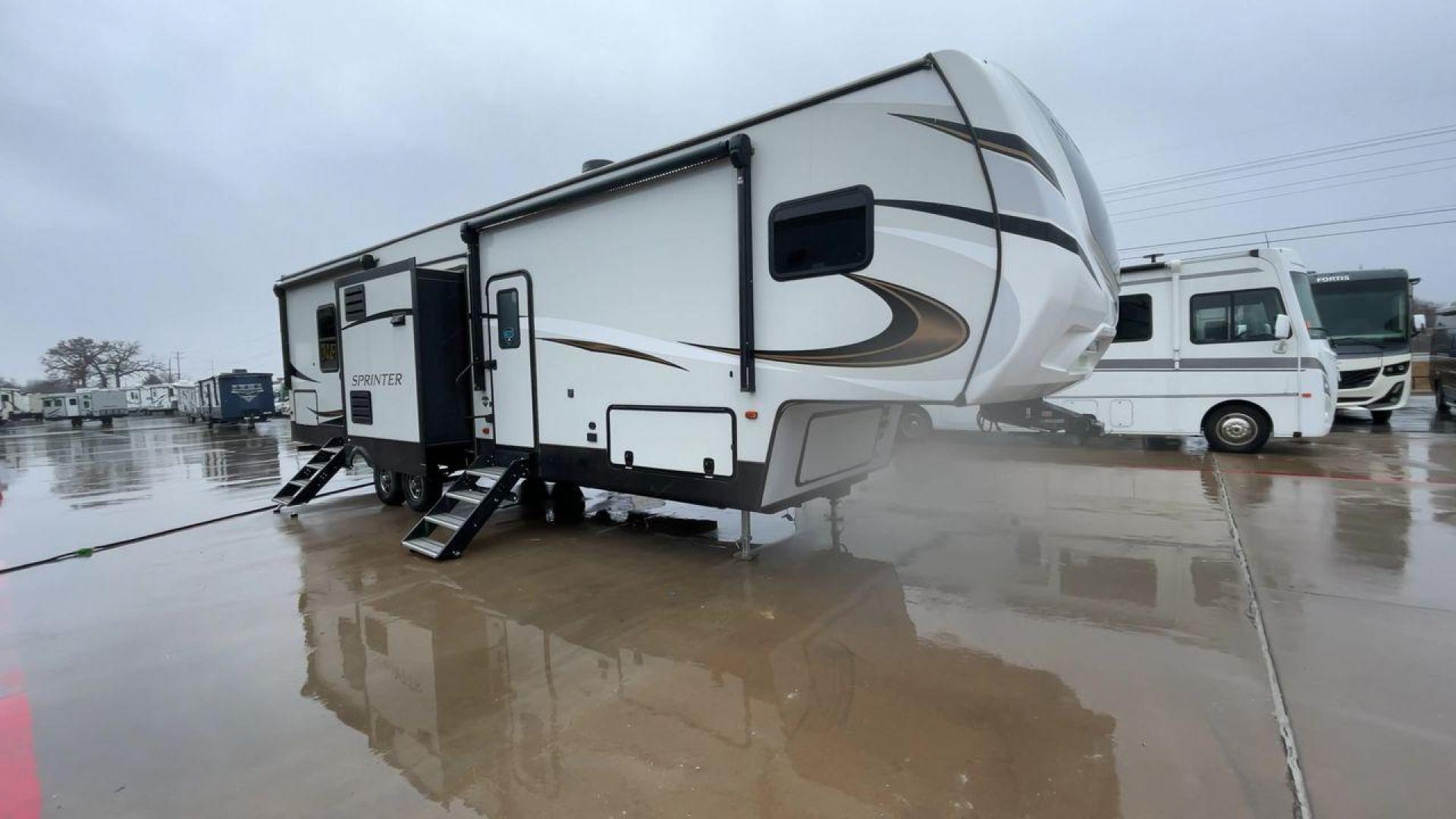 2021 KEYSTONE SPRINTER 35BH (4YDF35B21M1) , Slides: 3 transmission, located at 4319 N Main Street, Cleburne, TX, 76033, (817) 221-0660, 32.435829, -97.384178 - Photo#3