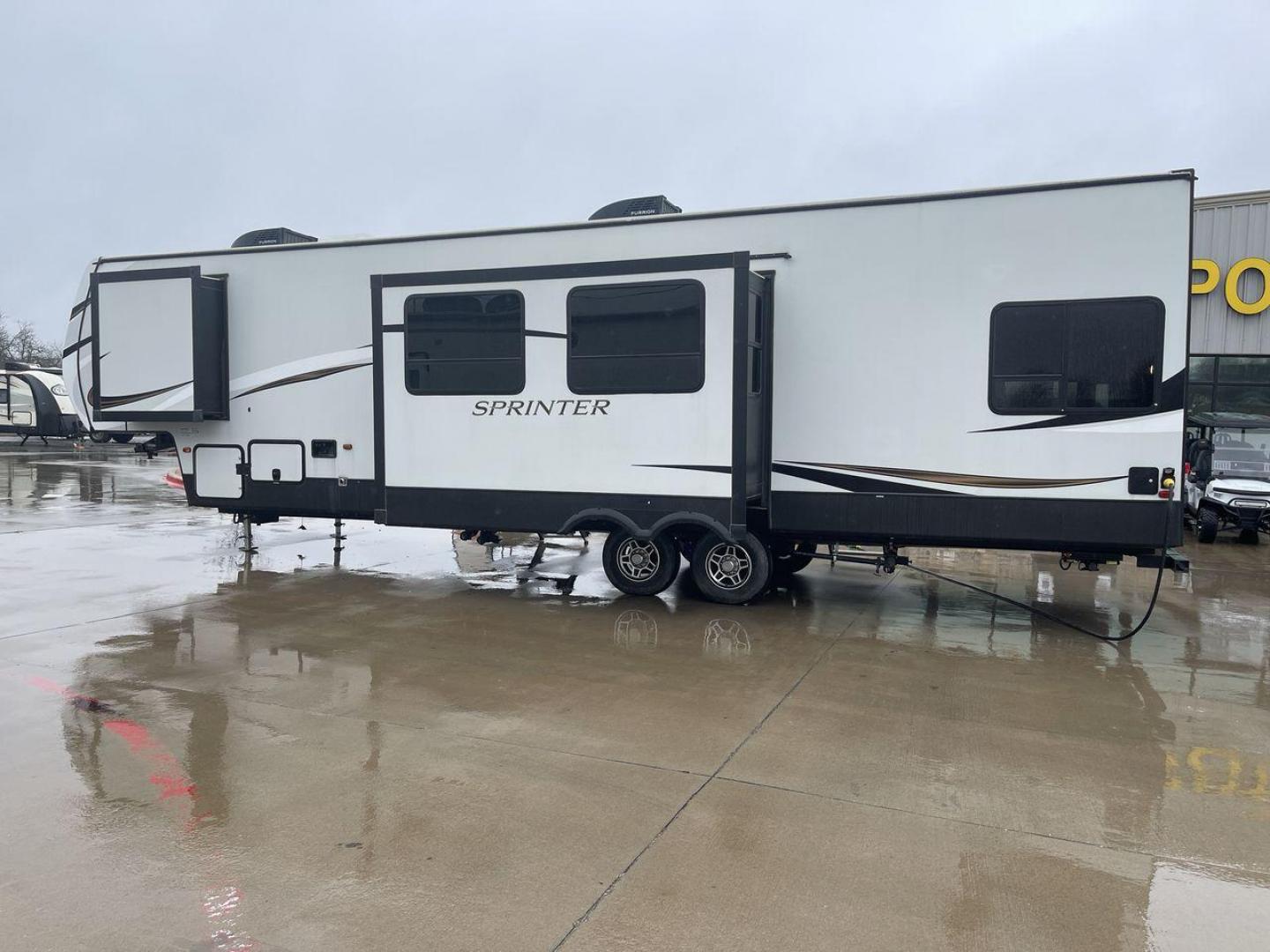 2021 KEYSTONE SPRINTER 35BH (4YDF35B21M1) , Slides: 3 transmission, located at 4319 N Main Street, Cleburne, TX, 76033, (817) 221-0660, 32.435829, -97.384178 - Photo#24