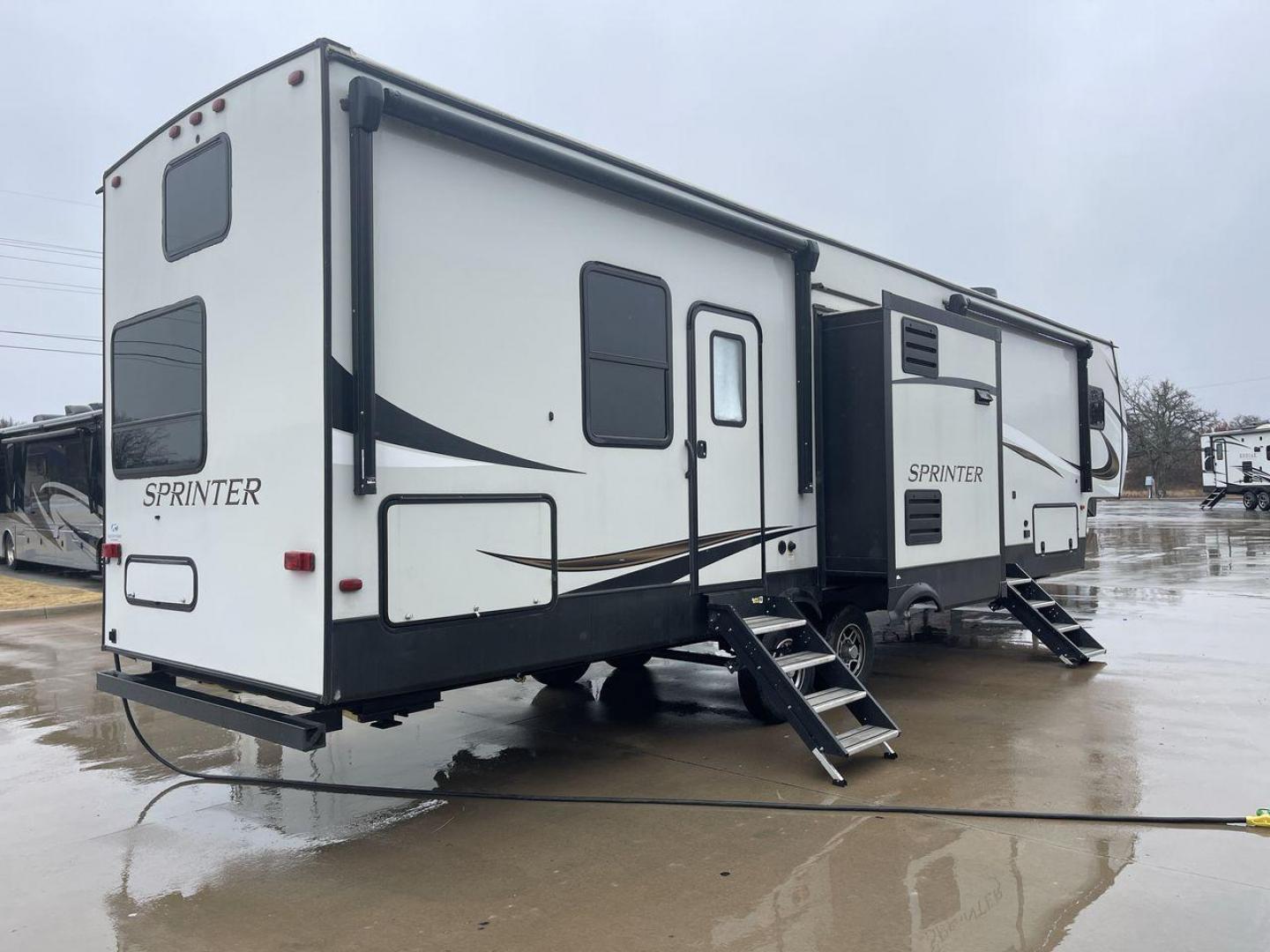 2021 KEYSTONE SPRINTER 35BH (4YDF35B21M1) , Slides: 3 transmission, located at 4319 N Main Street, Cleburne, TX, 76033, (817) 221-0660, 32.435829, -97.384178 - Photo#25