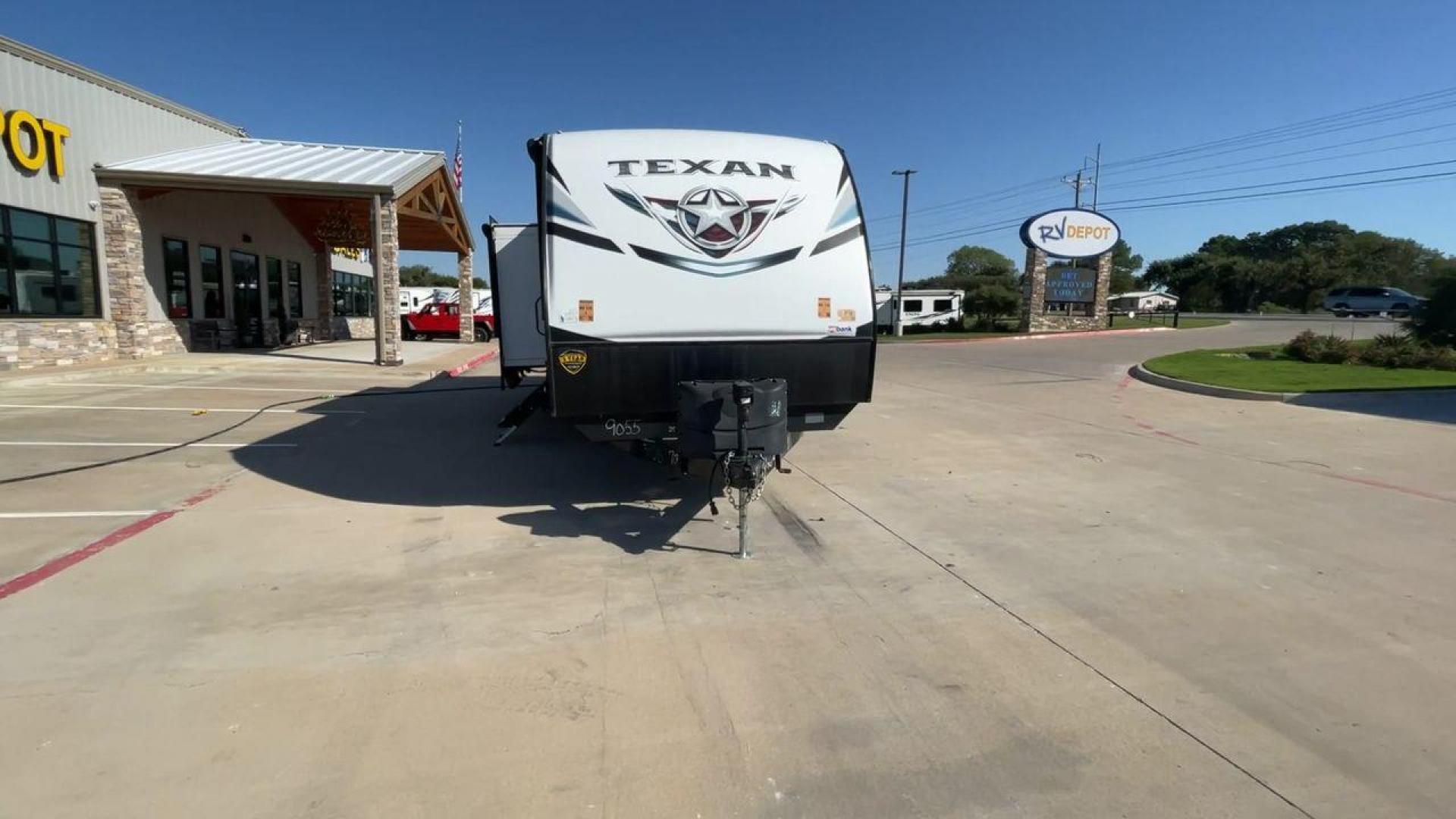 2021 KEYSTONE TEXAN 33DB (4YDT33D22M6) , located at 4319 N Main Street, Cleburne, TX, 76033, (817) 221-0660, 32.435829, -97.384178 - The 2021 Keystone Texan 33DB is an exceptional travel trailer that combines luxury, comfort, and practicality. Measuring 37 feet in length, this RV provides ample space for all your travel needs. The exterior is equipped with a rear, solid ladder for roof access, ensuring convenience for maintenance - Photo#4