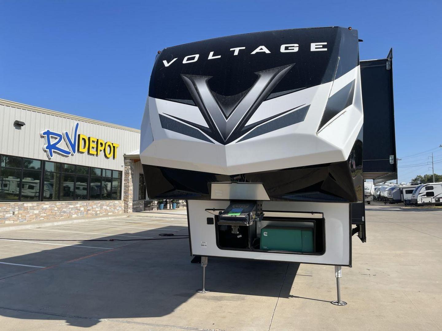 2021 KEYSTONE VOLTAGE 3615 (4YDF36128MZ) , Length: 38.92 ft. | Dry Weight: 14,020 lbs. | Slides: 3 transmission, located at 4319 N Main Street, Cleburne, TX, 76033, (817) 221-0660, 32.435829, -97.384178 - The 2021 Keystone Voltage 3615, an exceptional fifth-wheel toy hauler that seamlessly combines luxury with versatility. Measuring 39 feet in length, this model features three slide-outs, providing an expansive and well-designed interior. The 3615 boasts a master bedroom with a king-size bed and ampl - Photo#0