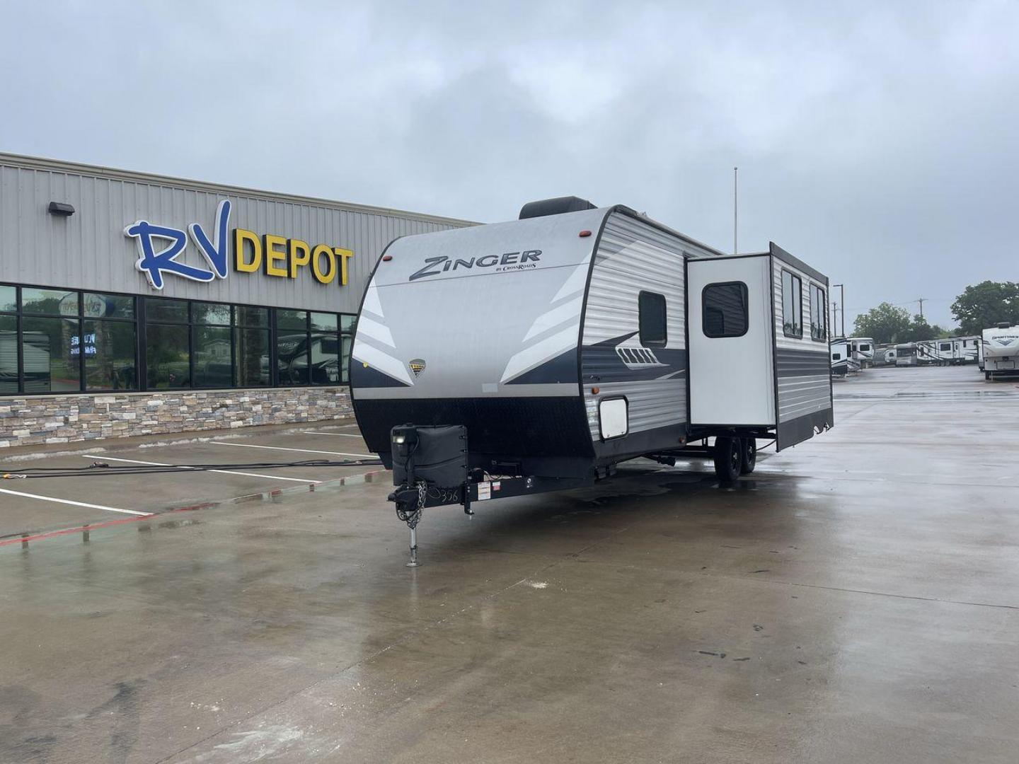 2021 KEYSTONE ZINGER 280RB (4YDT28023MS) , located at 4319 N Main Street, Cleburne, TX, 76033, (817) 221-0660, 32.435829, -97.384178 - Photo#0