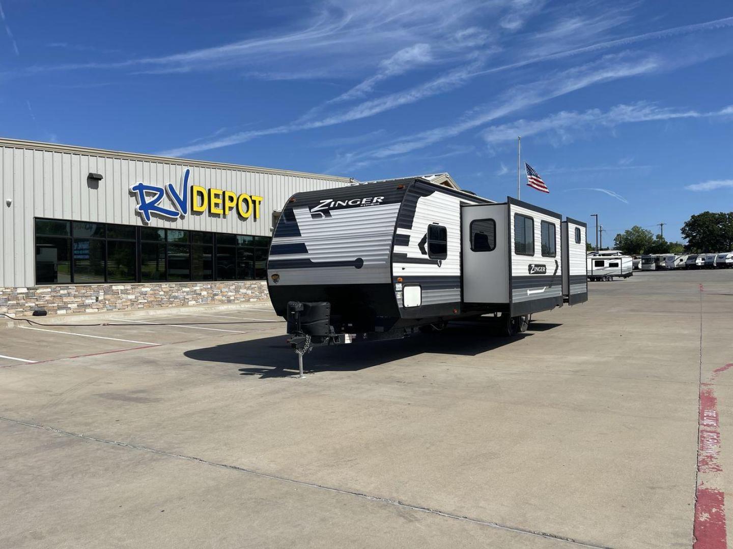 2021 KEYSTONE ZINGER 328SB (4YDT32821MS) , located at 4319 N Main Street, Cleburne, TX, 76033, (817) 221-0660, 32.435829, -97.384178 - Photo#0