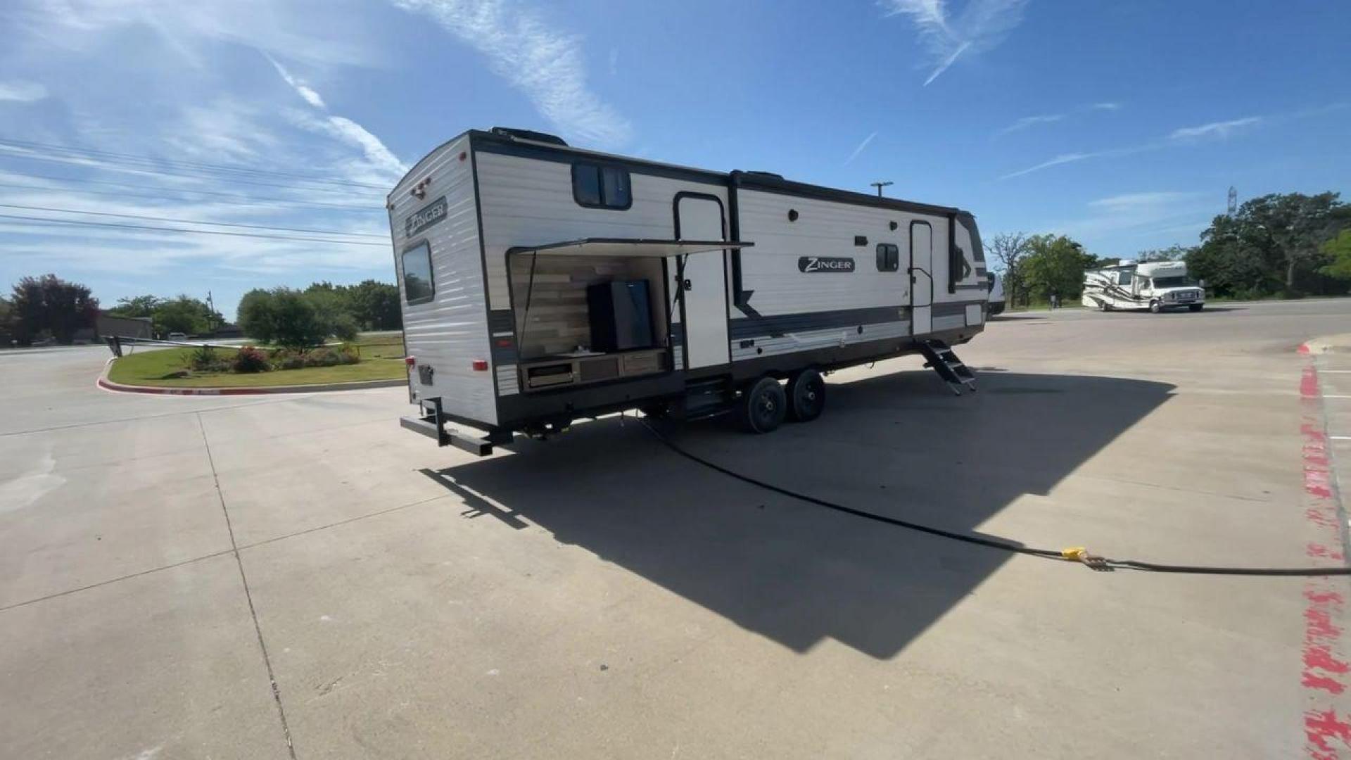 2021 KEYSTONE ZINGER 328SB (4YDT32821MS) , located at 4319 N Main Street, Cleburne, TX, 76033, (817) 221-0660, 32.435829, -97.384178 - Photo#1